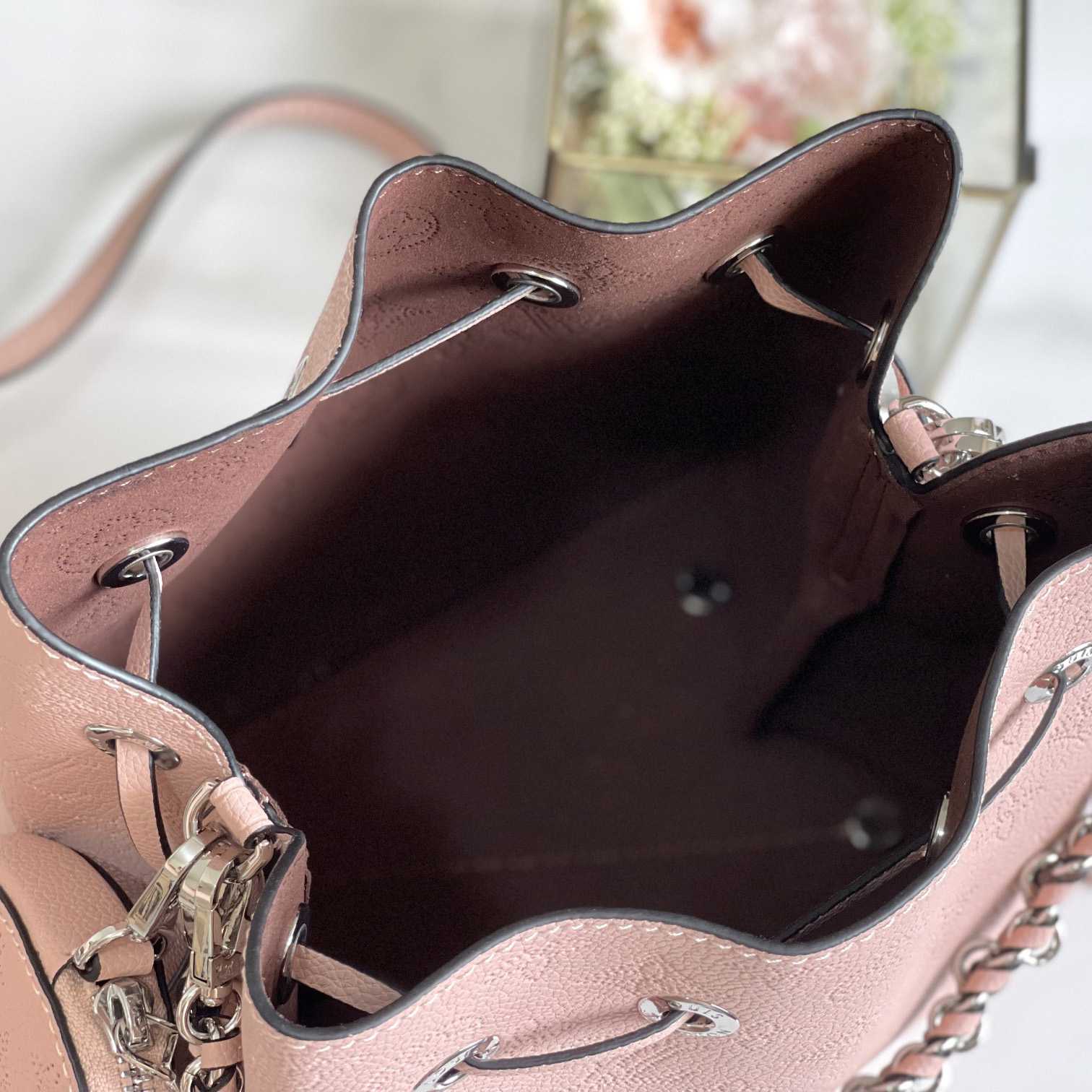 Louis Vuitton Bella (19×22×14cm)  M23195 - FashionPlug