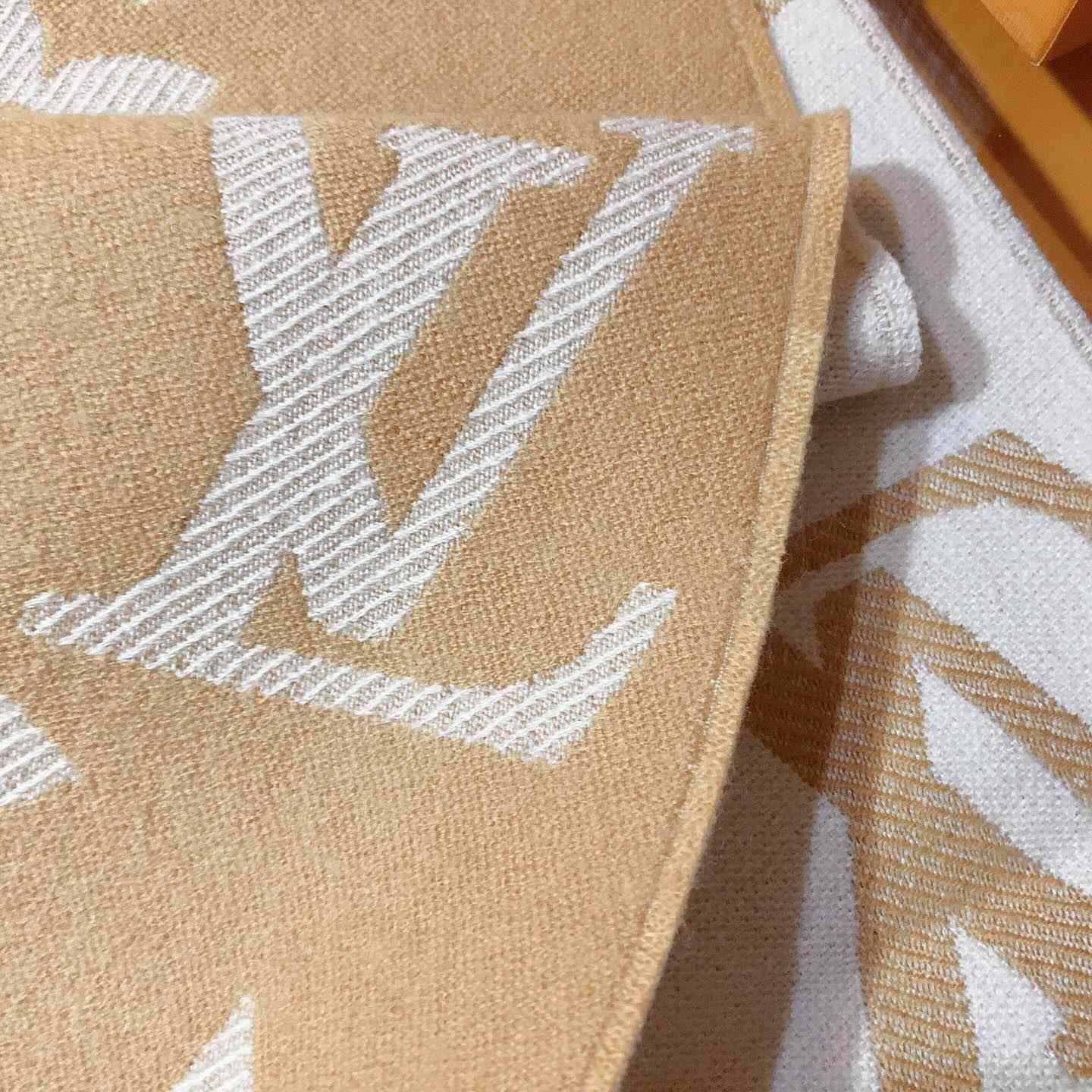 Louis Vuitton LV Essential Scarf - FashionPlug
