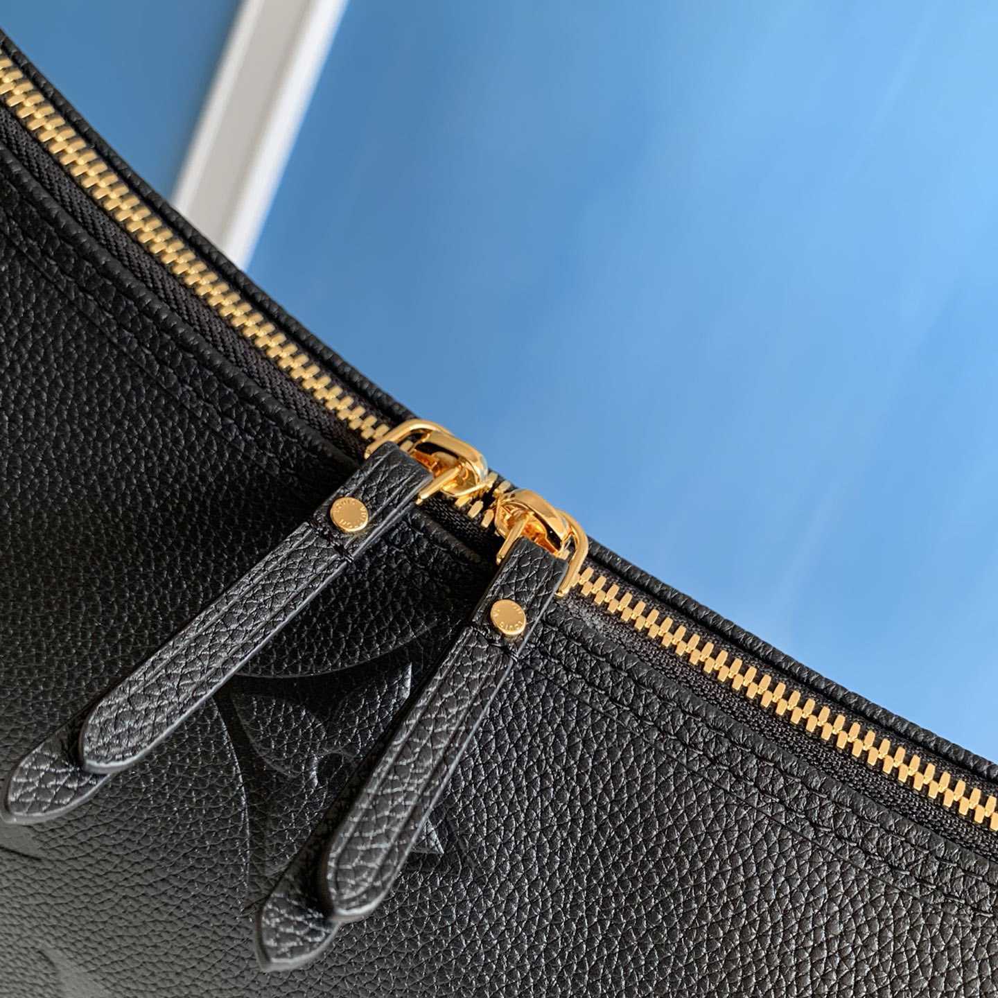 Louis Vuitton Loop Hobo          M46725 - FashionPlug