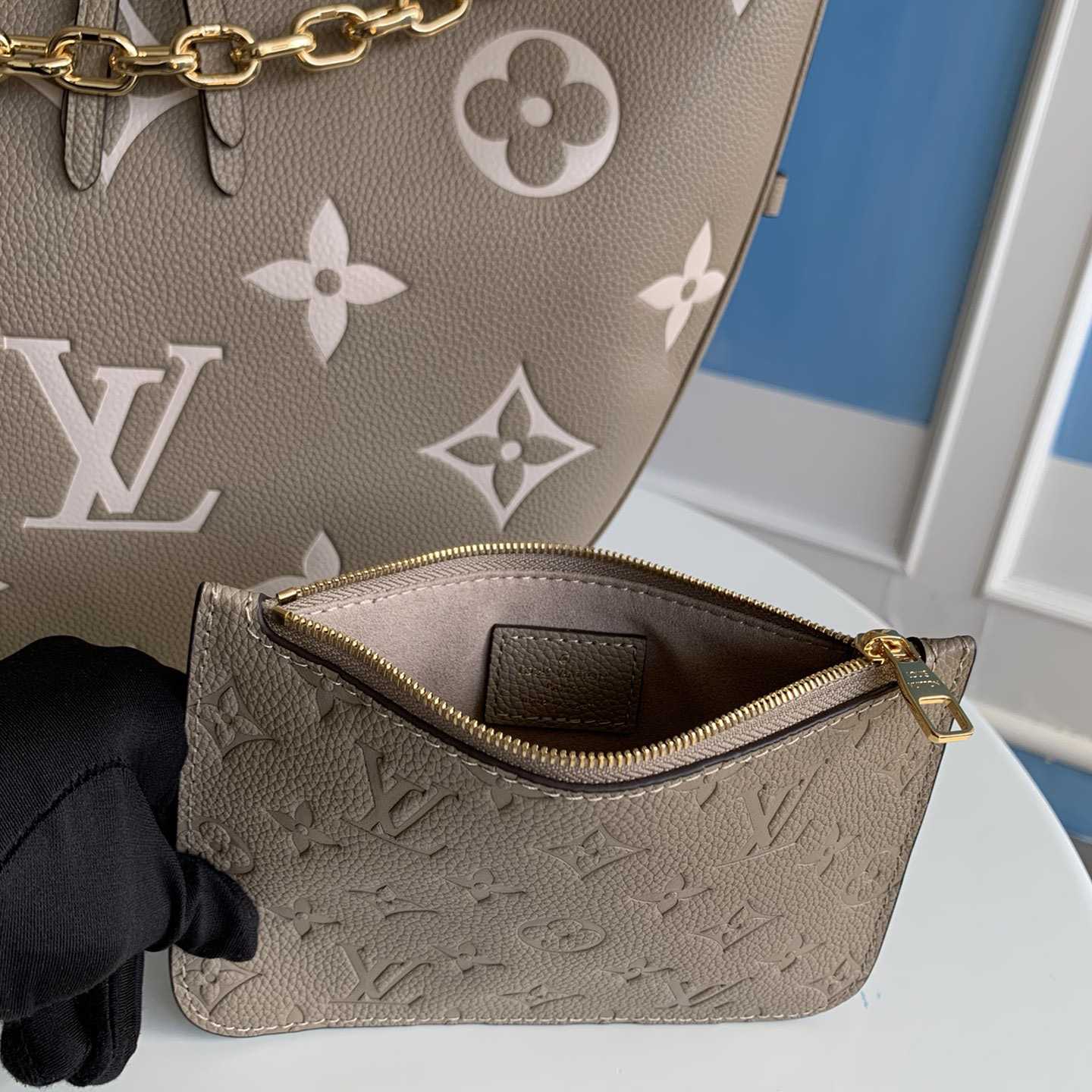 Louis Vuitton Loop Hobo          M46738 - FashionPlug