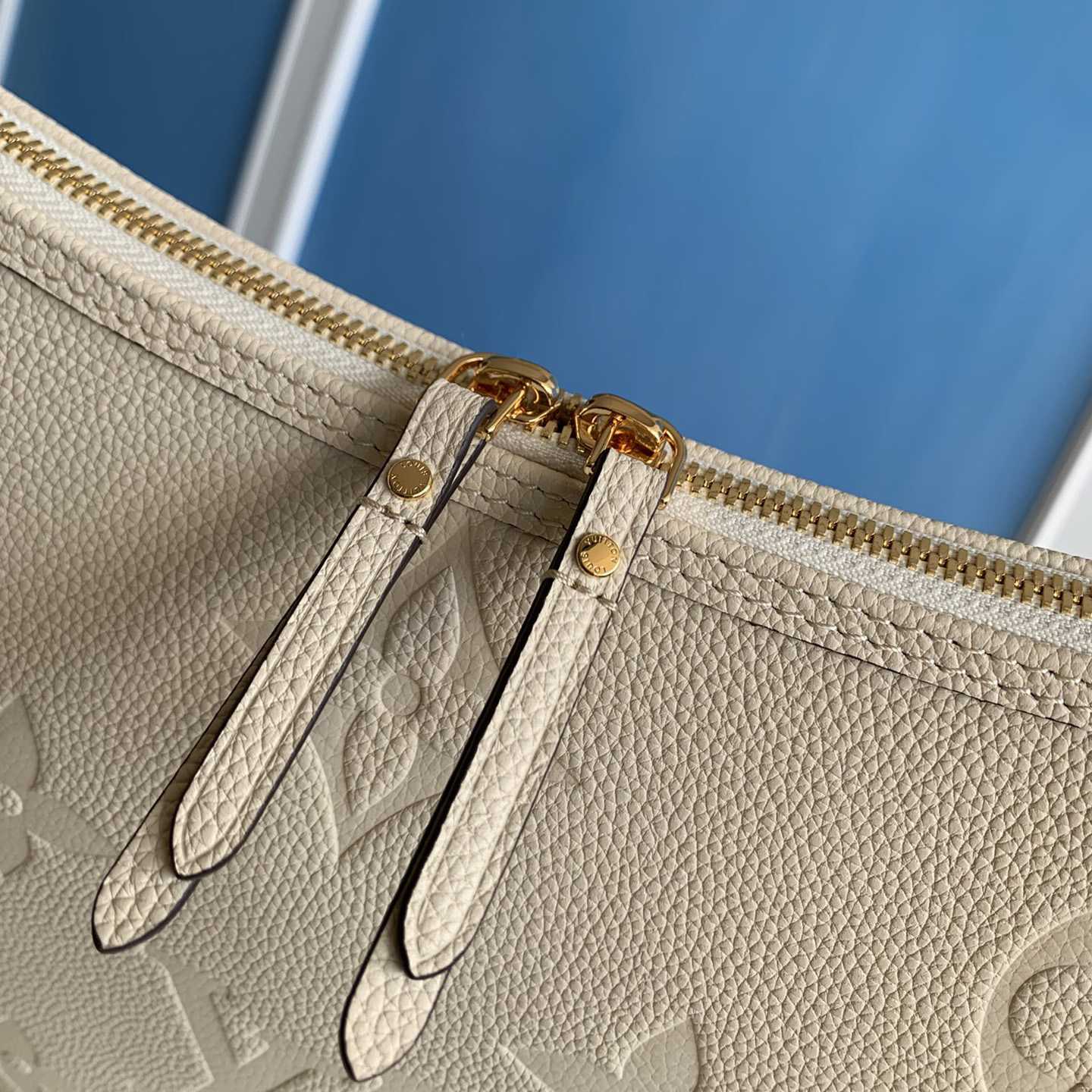 Louis Vuitton Loop Hobo          M46739 - FashionPlug