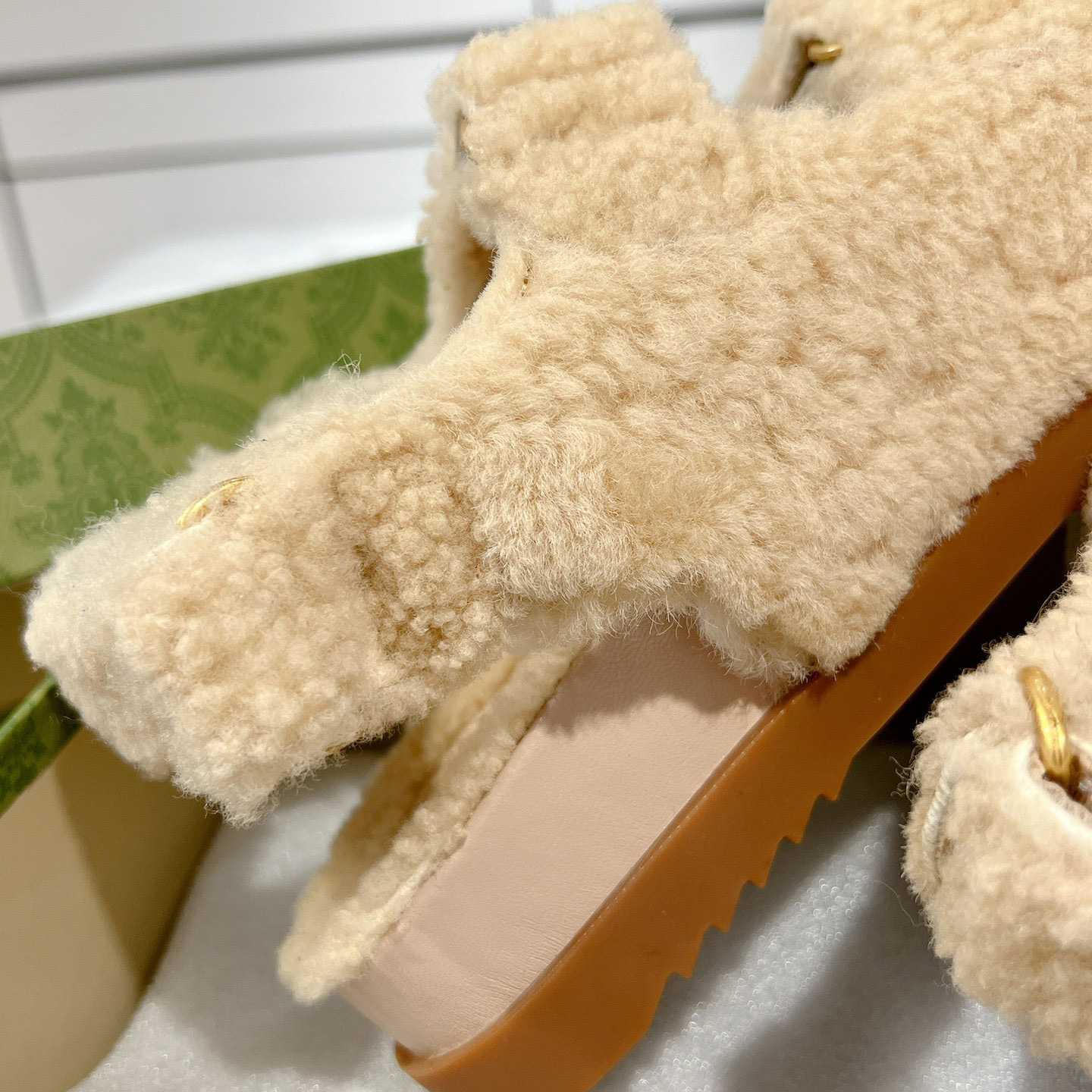 Gucci Women's Double G Sandals - FashionPlug