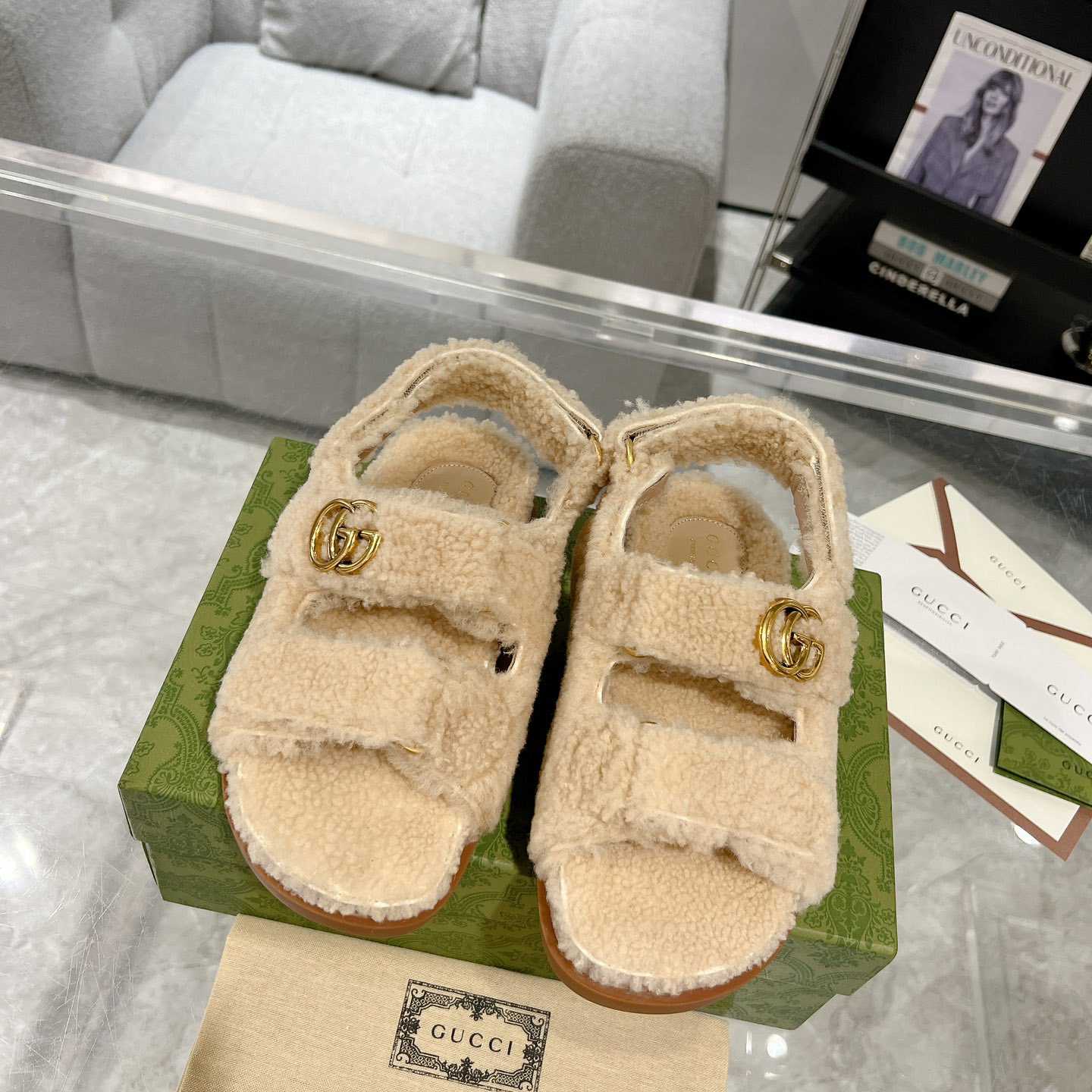 Gucci Women's Double G Sandals - FashionPlug