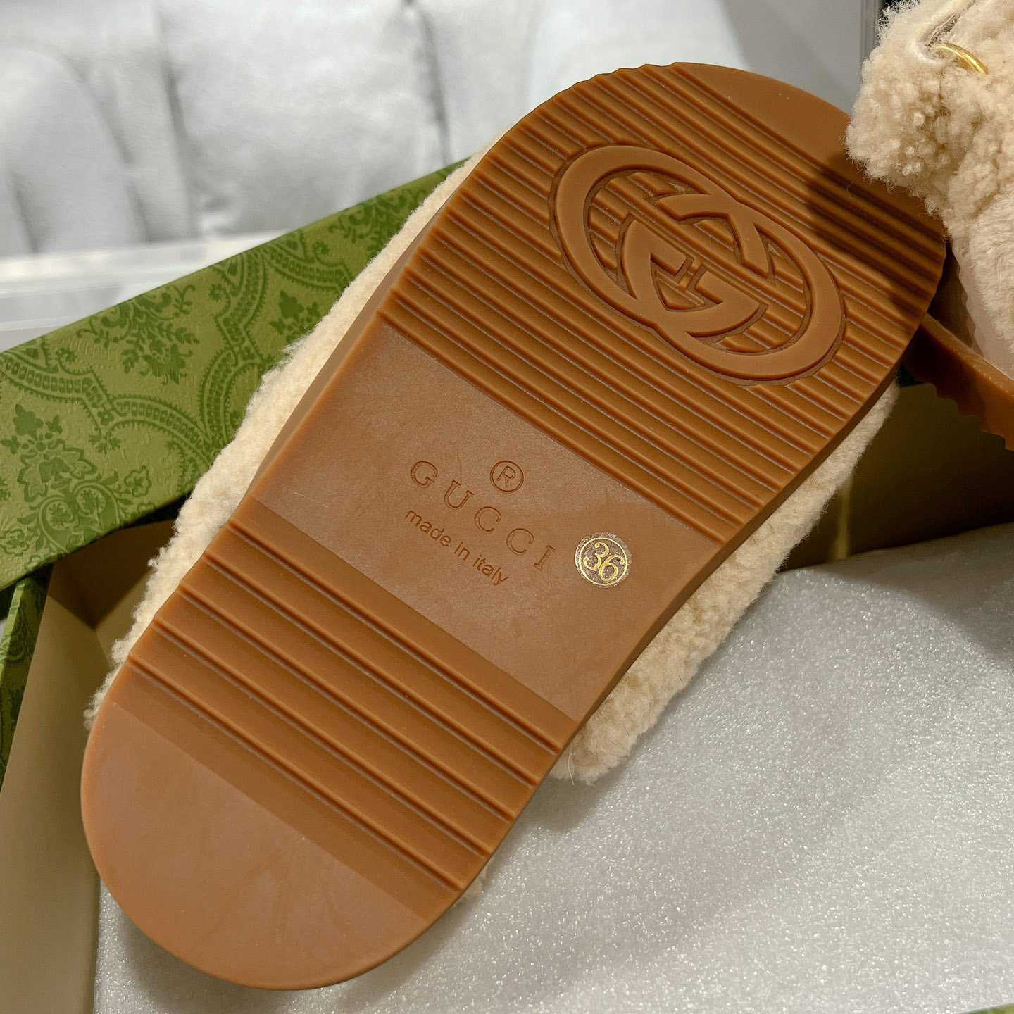 Gucci Women's Double G Sandals - FashionPlug
