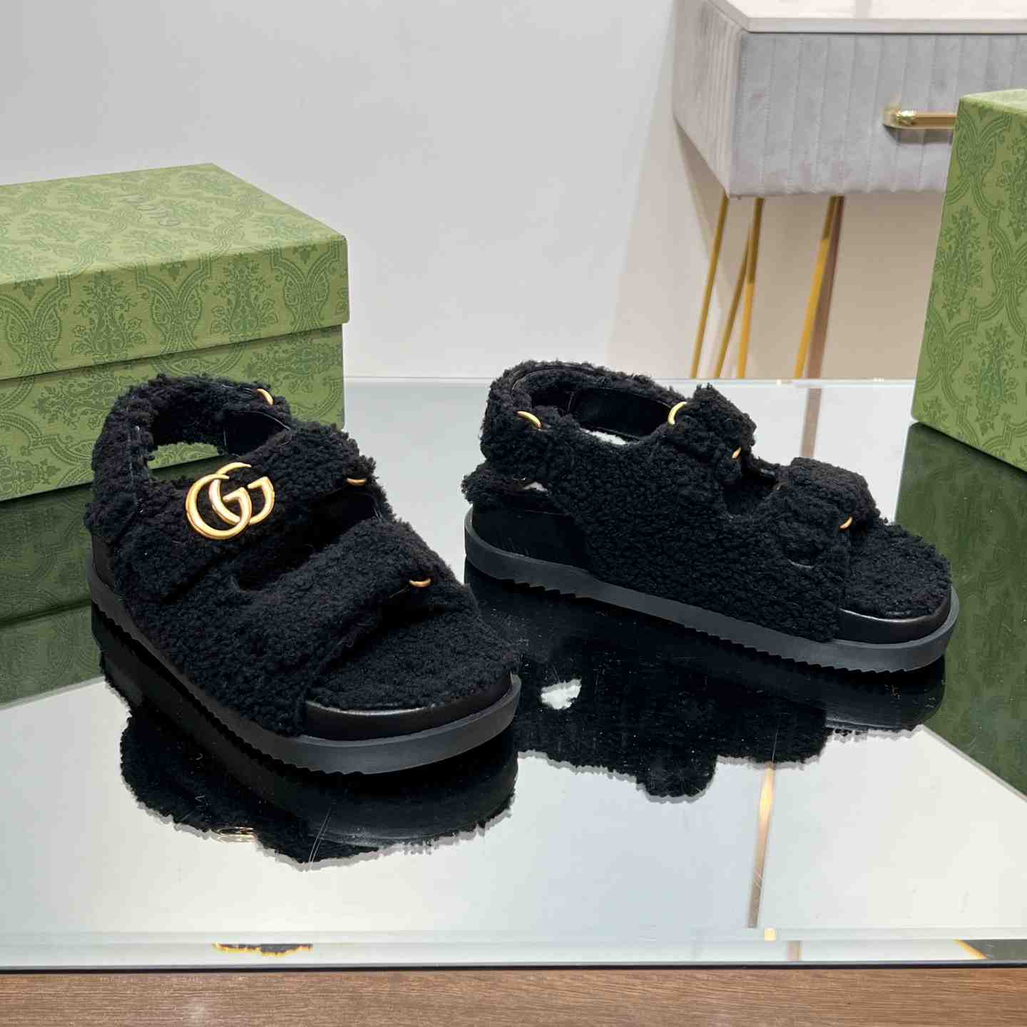 Gucci Women's Double G Sandals - FashionPlug
