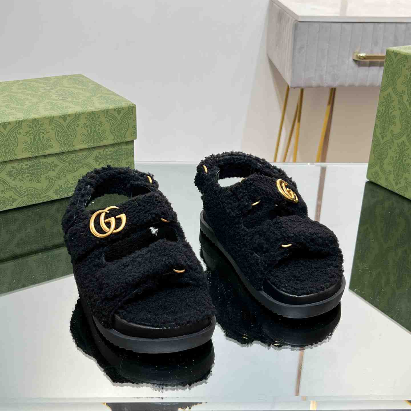Gucci Women's Double G Sandals - FashionPlug