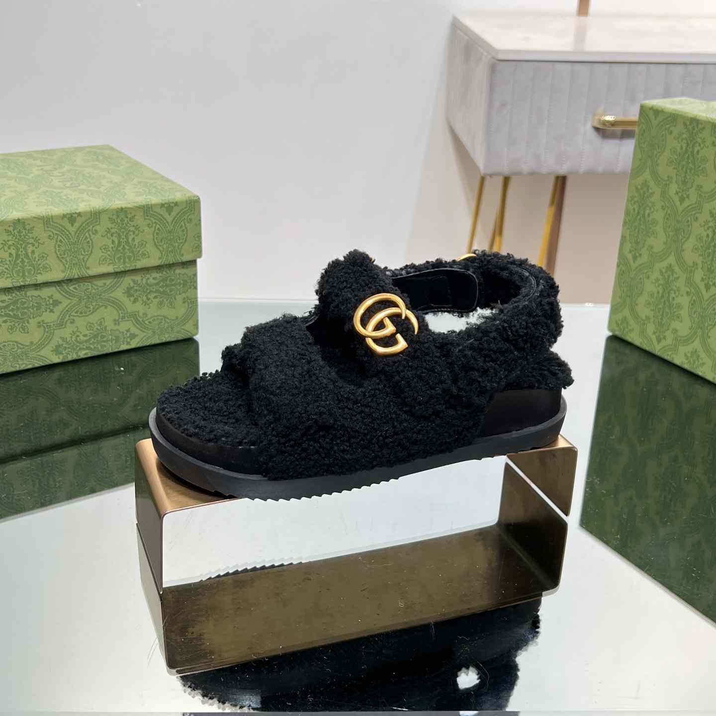 Gucci Women's Double G Sandals - FashionPlug