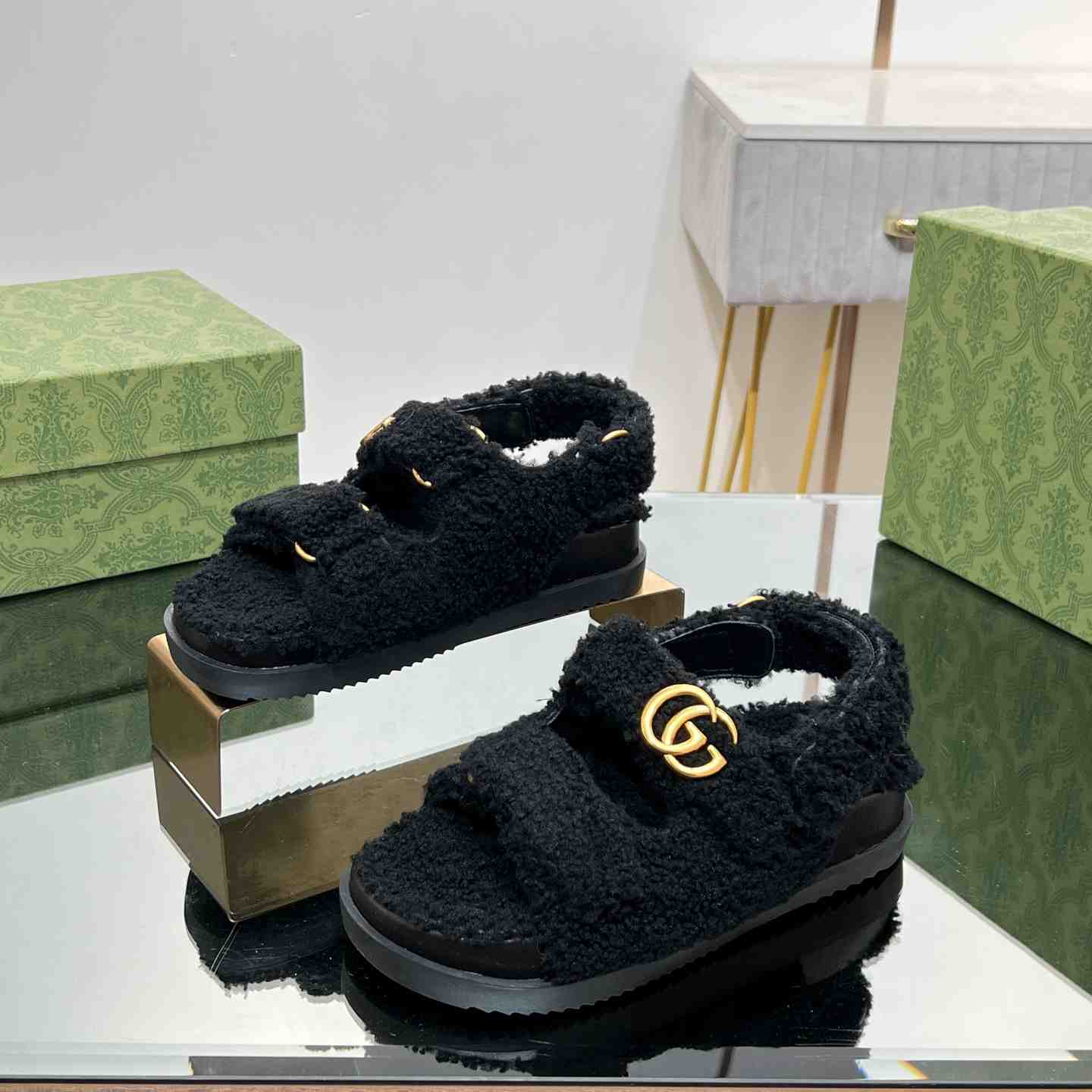 Gucci Women's Double G Sandals - FashionPlug