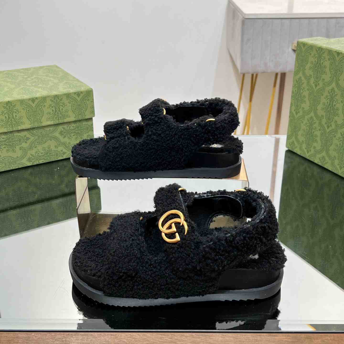 Gucci Women's Double G Sandals - FashionPlug