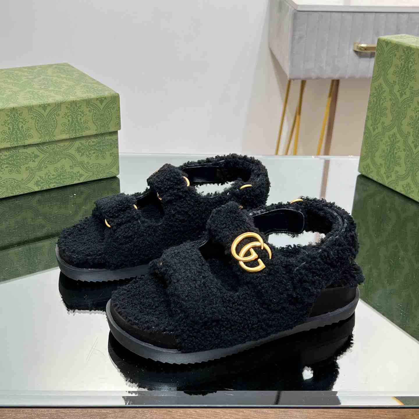 Gucci Women's Double G Sandals - FashionPlug