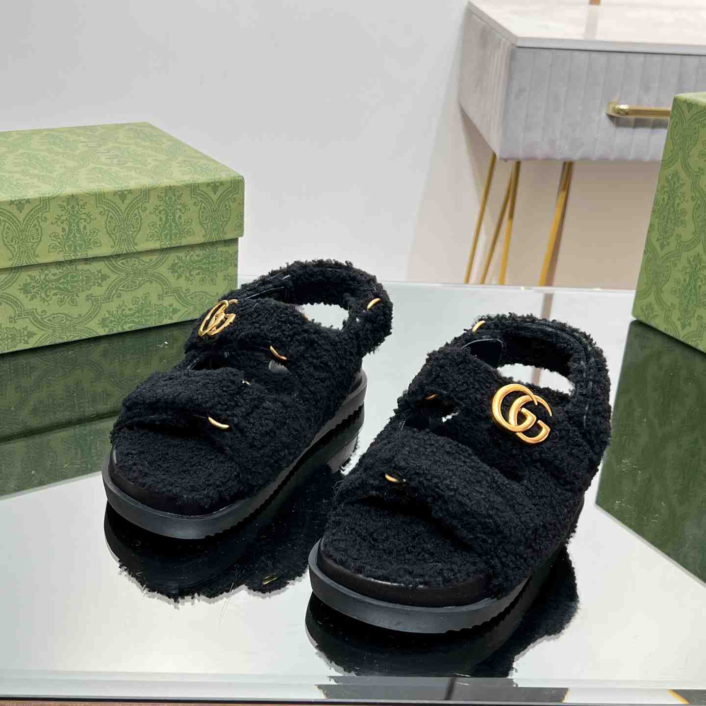 Gucci Women's Double G Sandals - FashionPlug