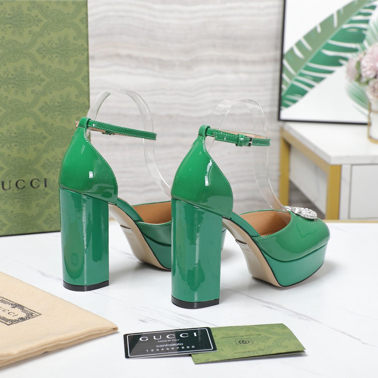 Gucci Women's Platform Pump With Double G - FashionPlug