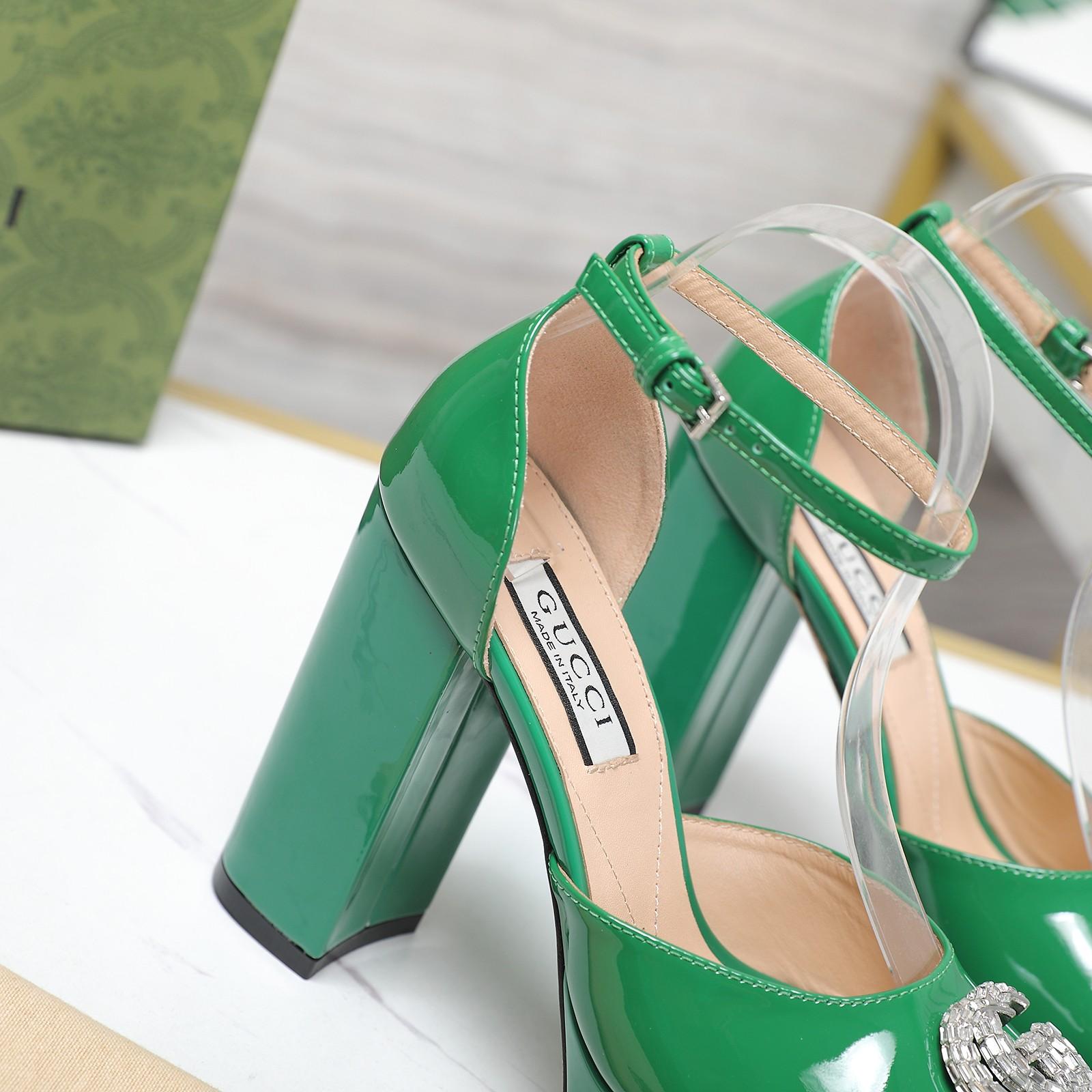 Gucci Women's Platform Pump With Double G - FashionPlug
