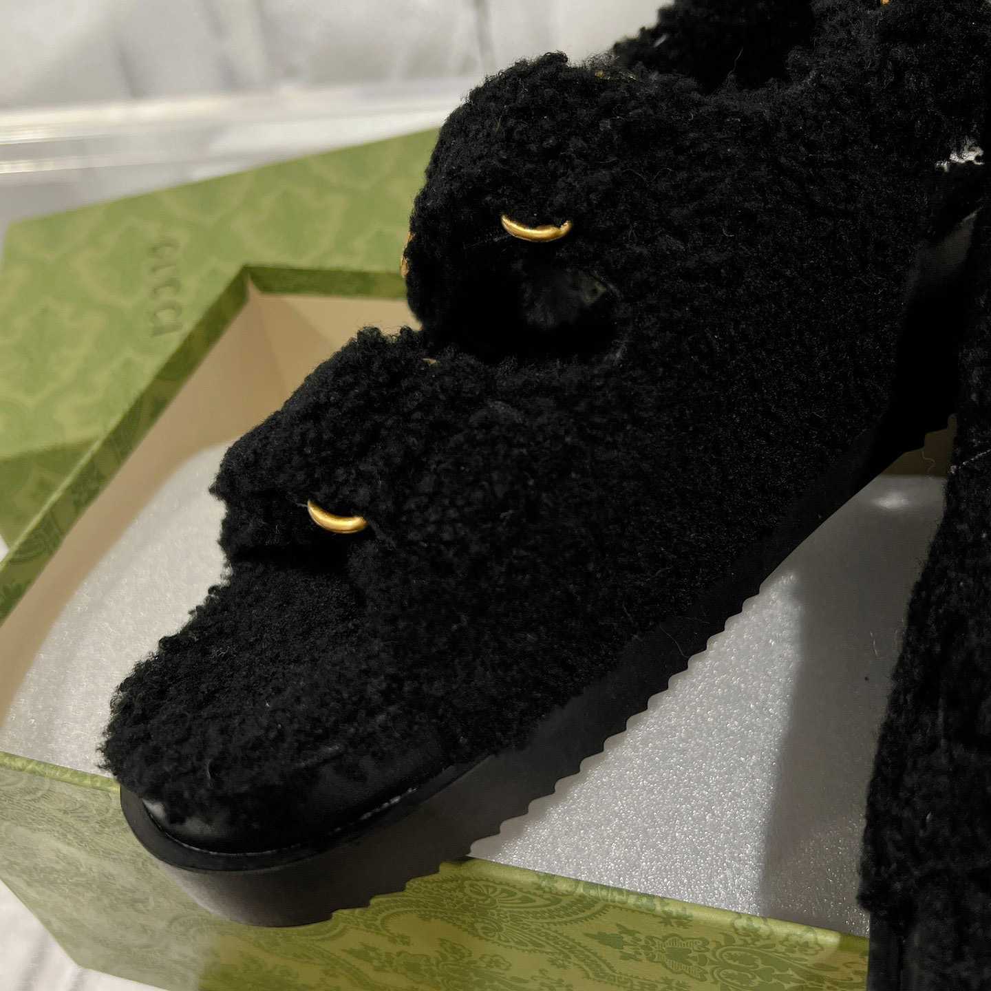 Gucci Women's Double G Sandals - FashionPlug