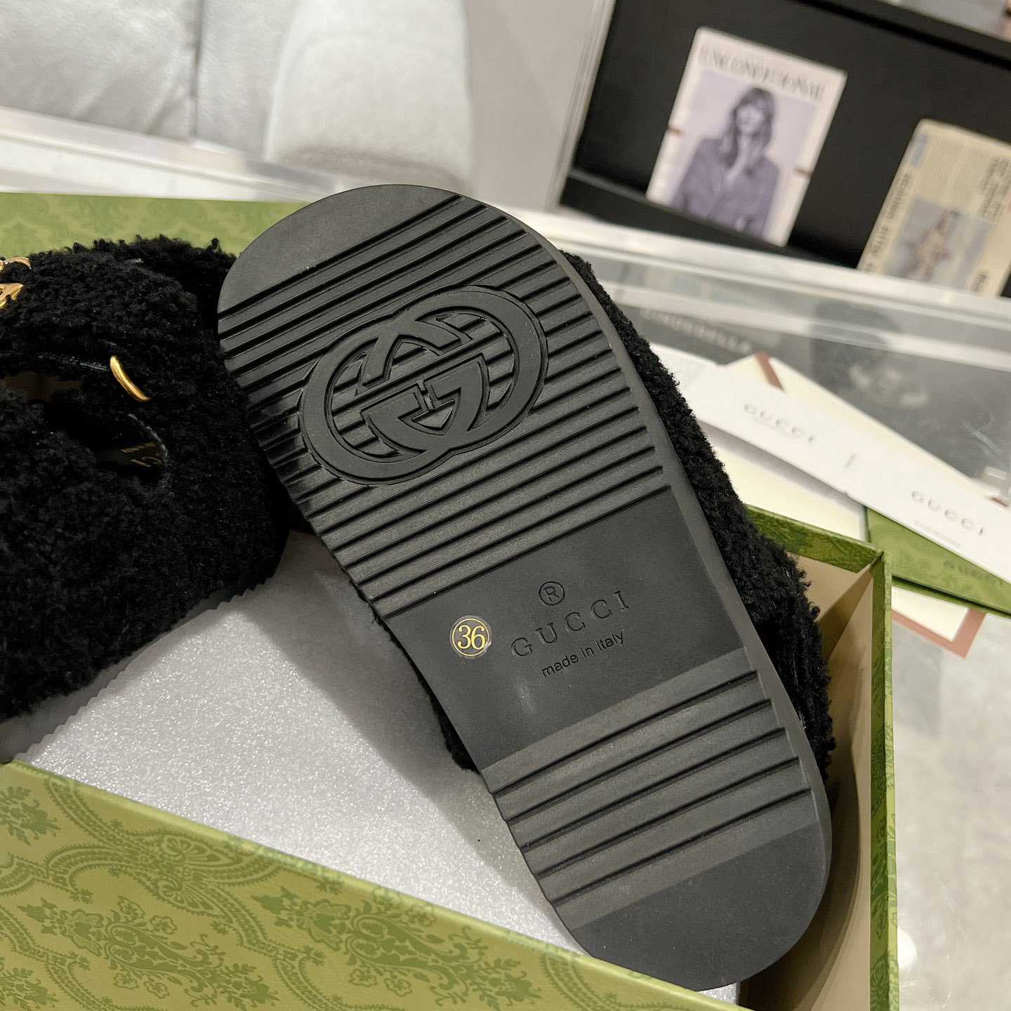 Gucci Women's Double G Sandals - FashionPlug