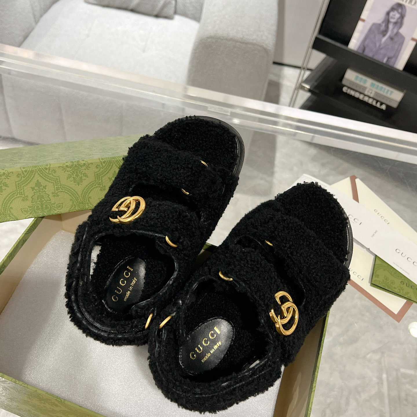 Gucci Women's Double G Sandals - FashionPlug