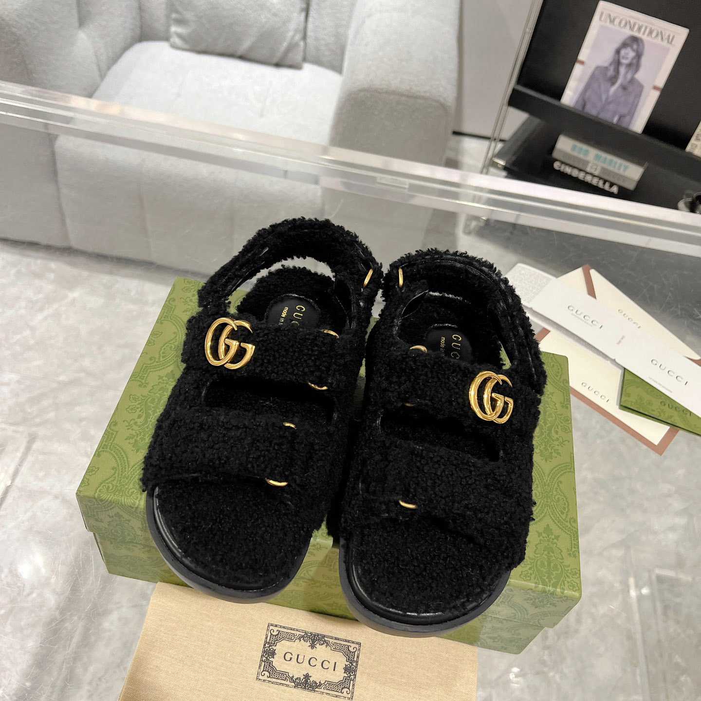 Gucci Women's Double G Sandals - FashionPlug