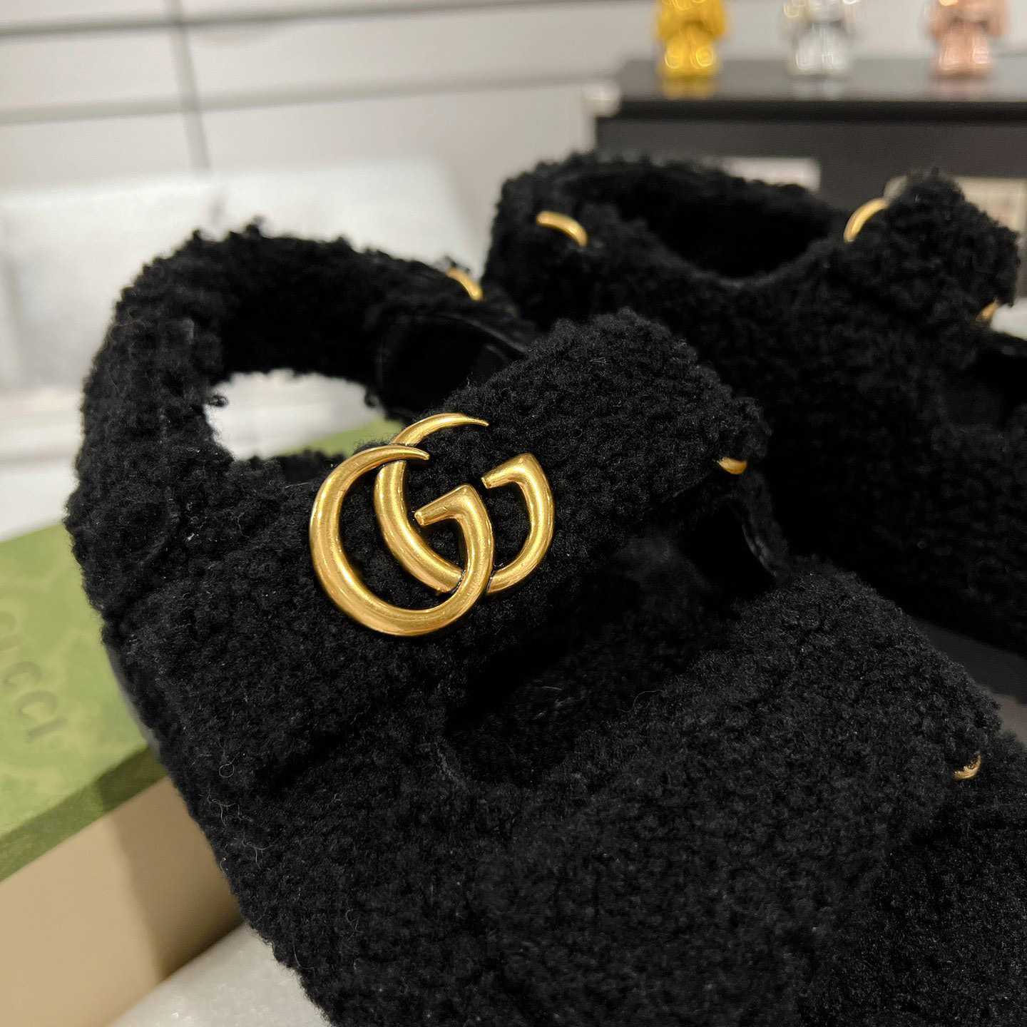 Gucci Women's Double G Sandals - FashionPlug