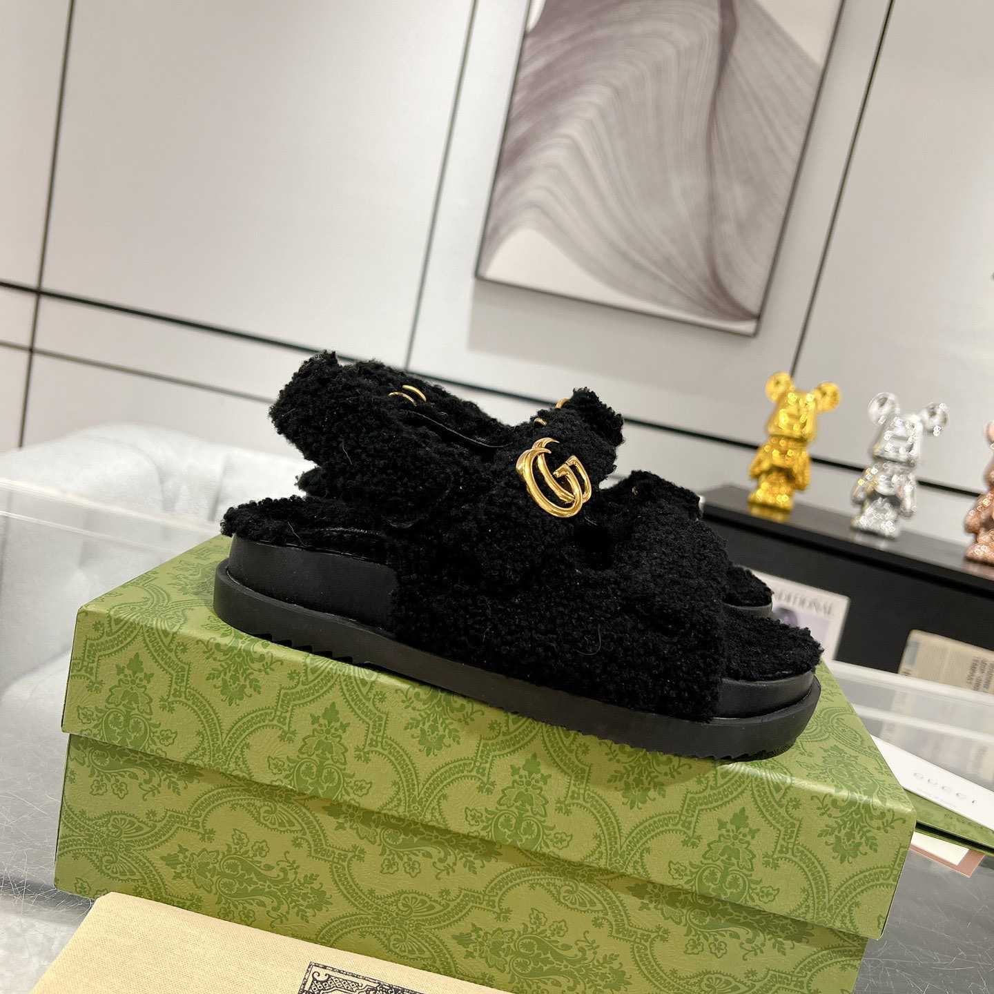 Gucci Women's Double G Sandals - FashionPlug