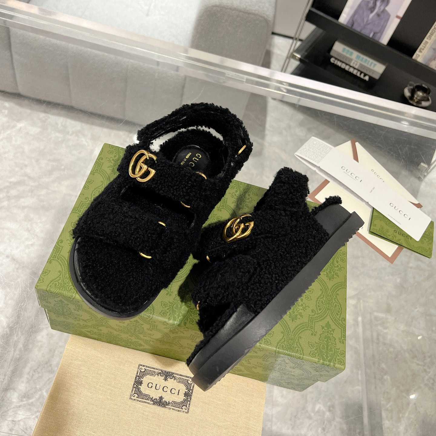 Gucci Women's Double G Sandals - FashionPlug