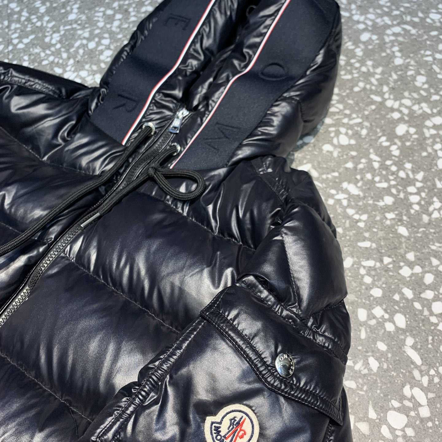 Moncler Pavin Short Down Jacket - FashionPlug