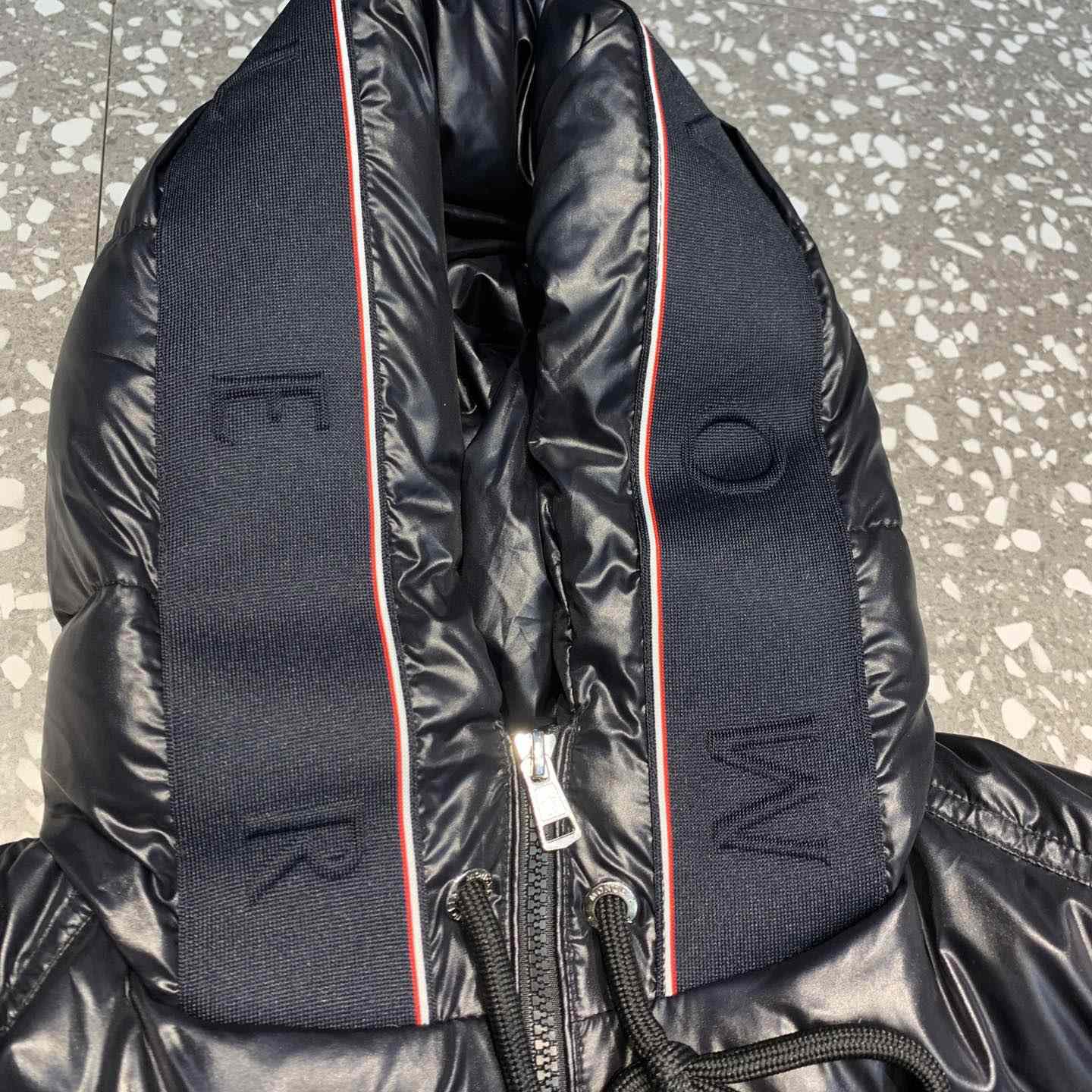 Moncler Pavin Short Down Jacket - FashionPlug
