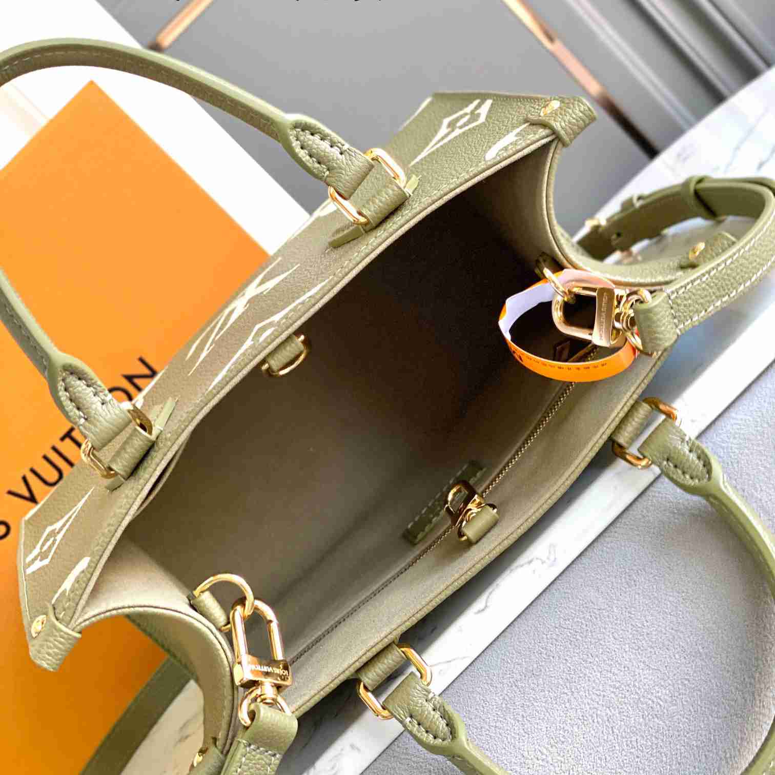 Louis Vuitton OnTheGo PM (25-19-11.5cm)  M46647 - FashionPlug