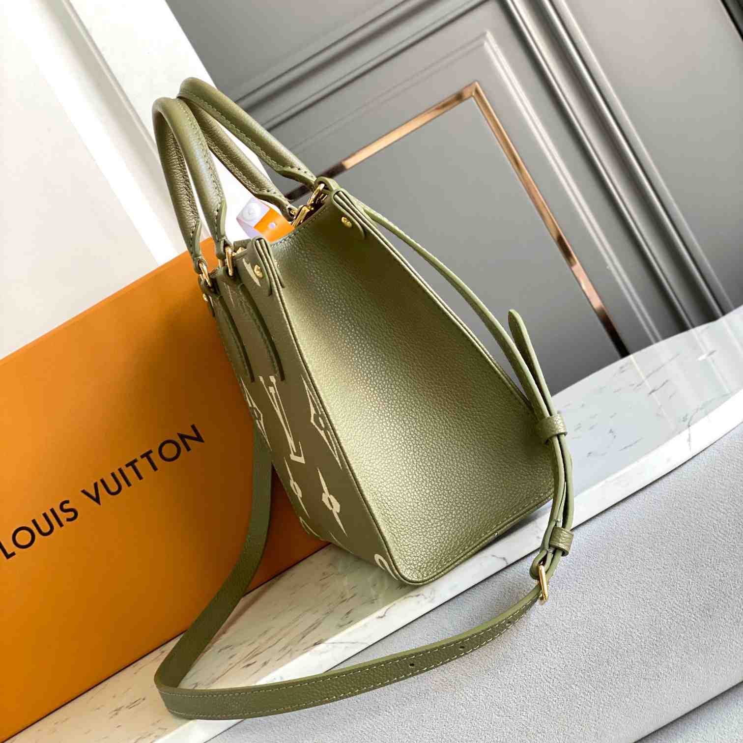 Louis Vuitton OnTheGo PM (25-19-11.5cm)  M46647 - FashionPlug