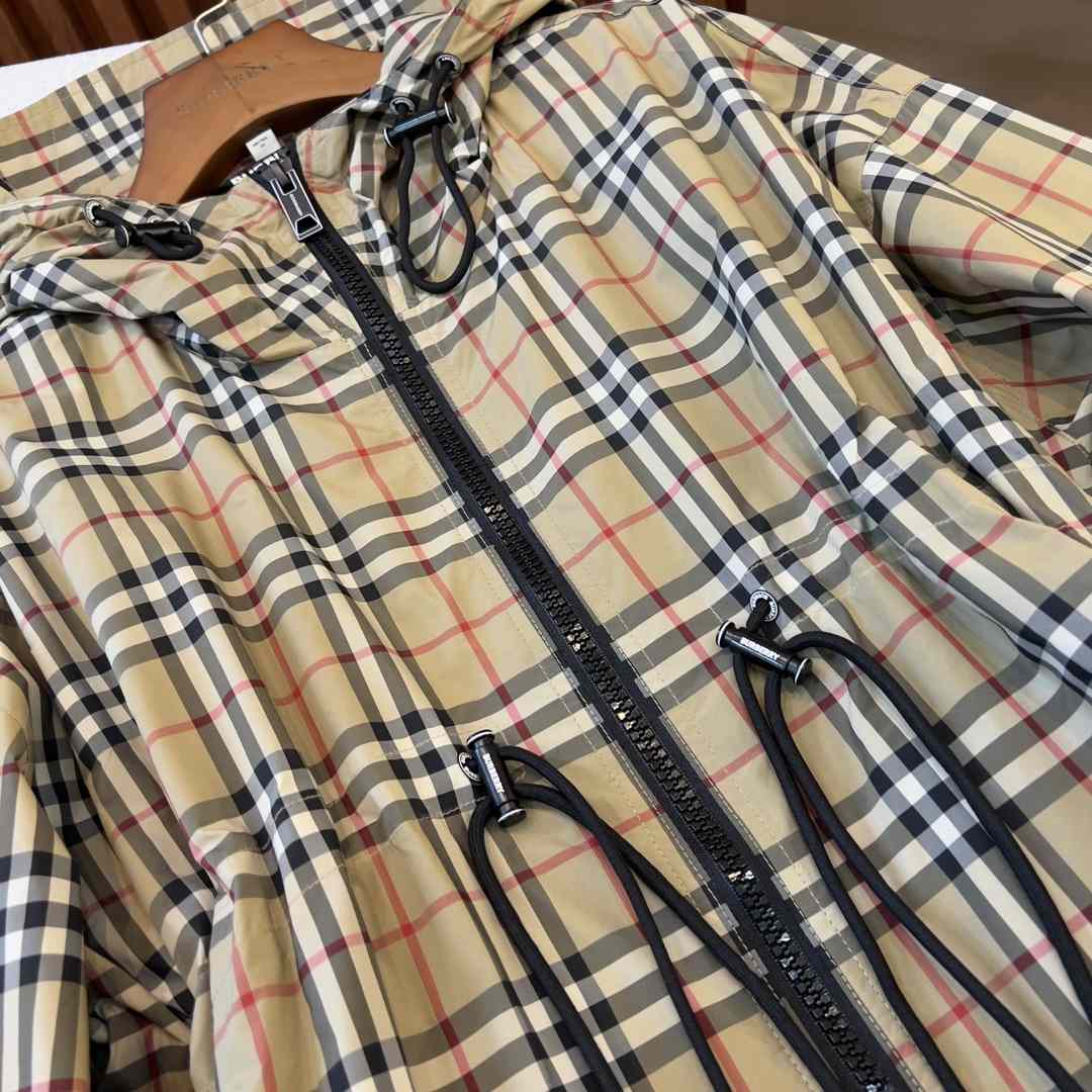 Burberry Logo Tape Vintage Check Hooded Jacket - FashionPlug