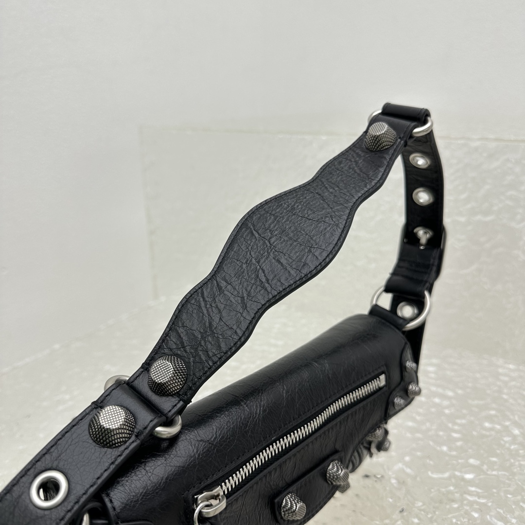 Balenciaga Le Cagole XS Sling Bag  - FashionPlug