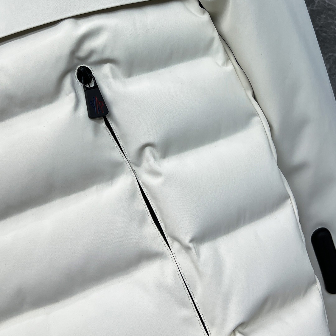 Moncler Short Down Jacket - FashionPlug