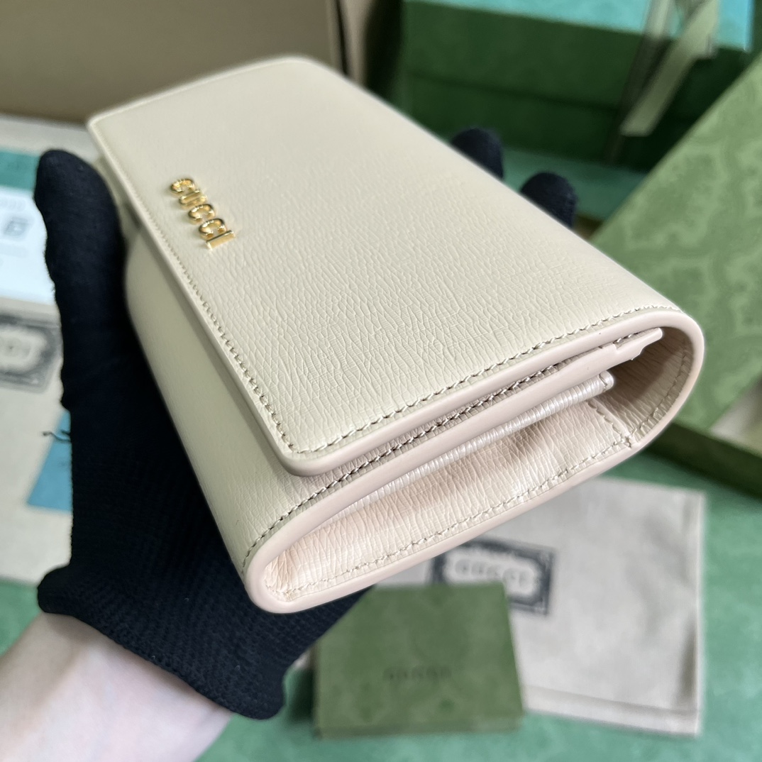 Gucci Continental Wallet With Gucci Script - FashionPlug