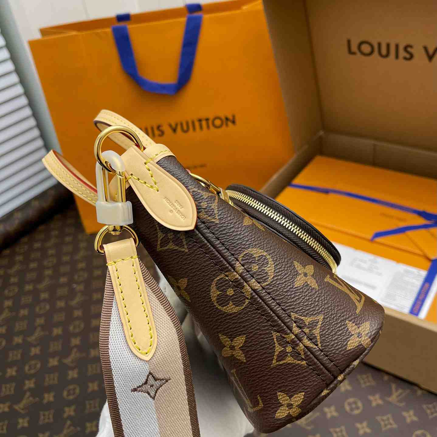 Louis Vuitton Neverfull BB   M46705 - FashionPlug