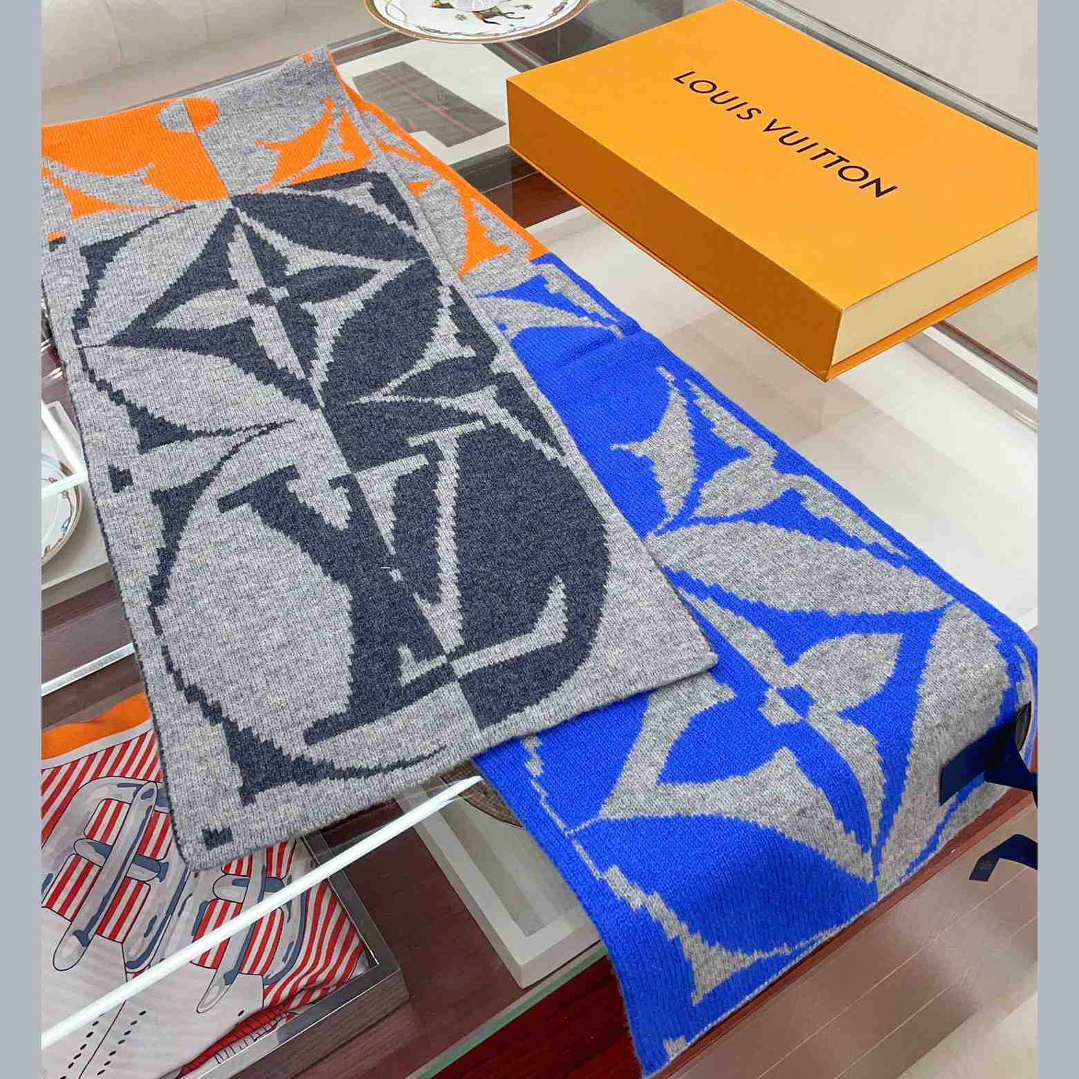 Louis Vuitton Rib Flower Scarf     M78005 - FashionPlug