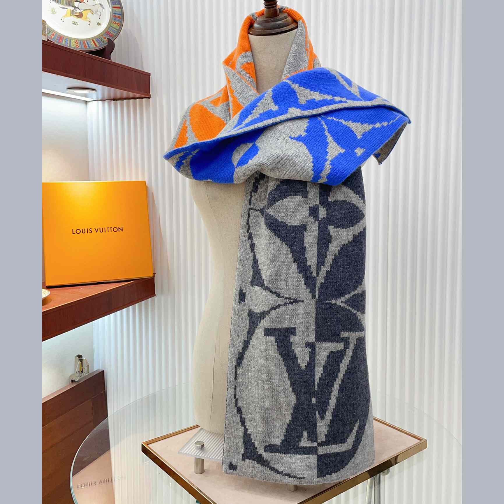 Louis Vuitton Rib Flower Scarf     M78005 - FashionPlug