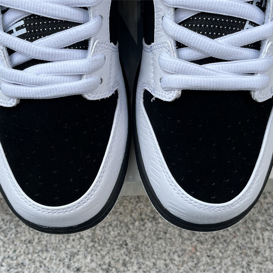 Tightbooth x Nike SB Dunk Low Sneaker      FD2629-100 - FashionPlug