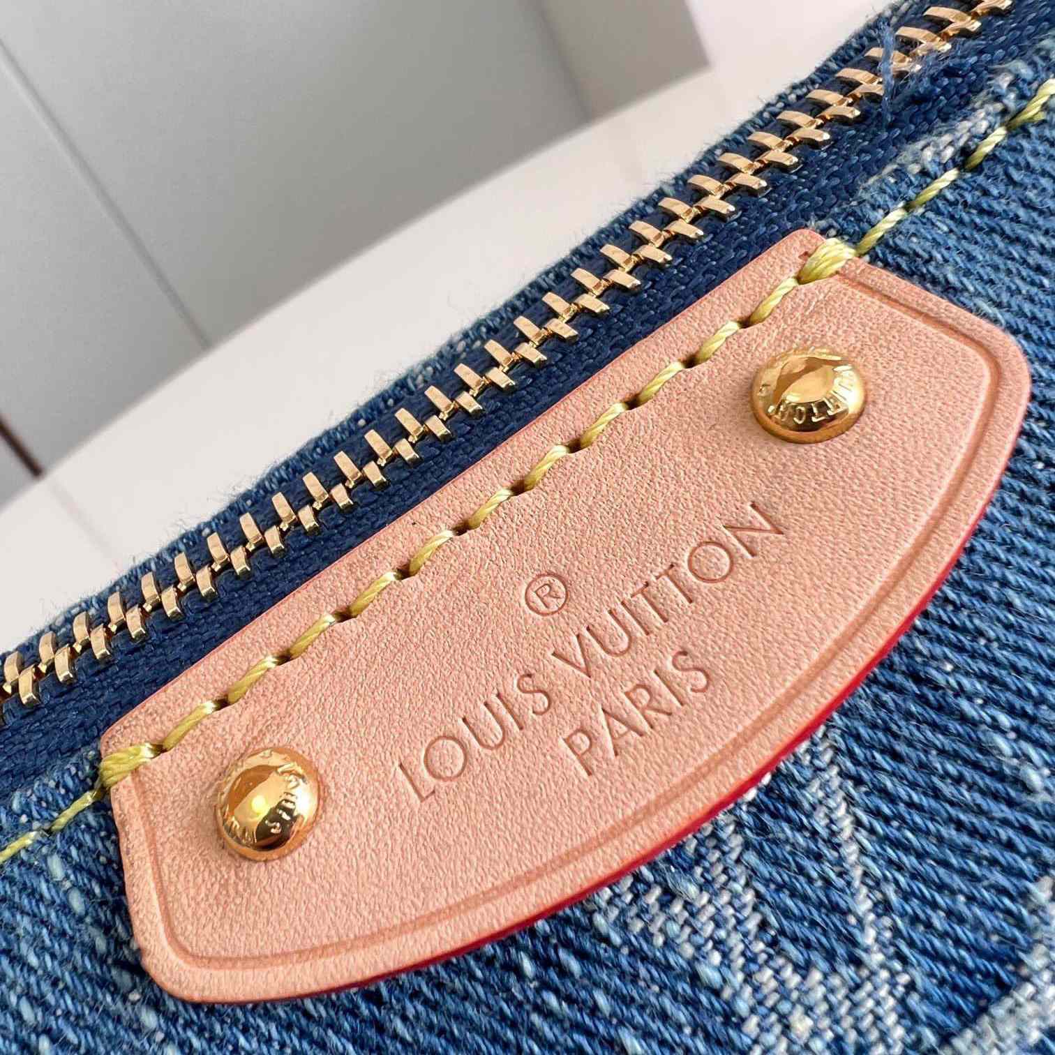 Louis Vuitton Hills Pochette    M82949 - FashionPlug