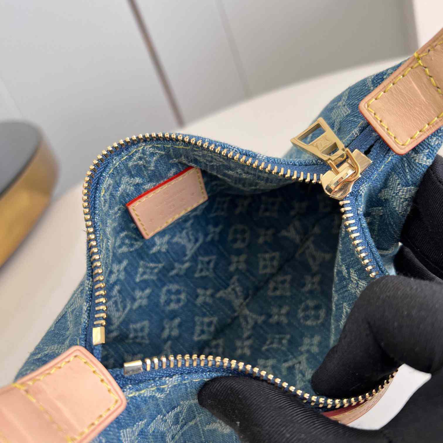 Louis Vuitton Hills Pochette    M82949 - FashionPlug