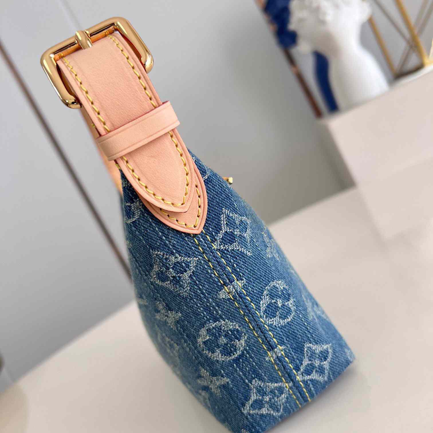 Louis Vuitton Hills Pochette    M82949 - FashionPlug