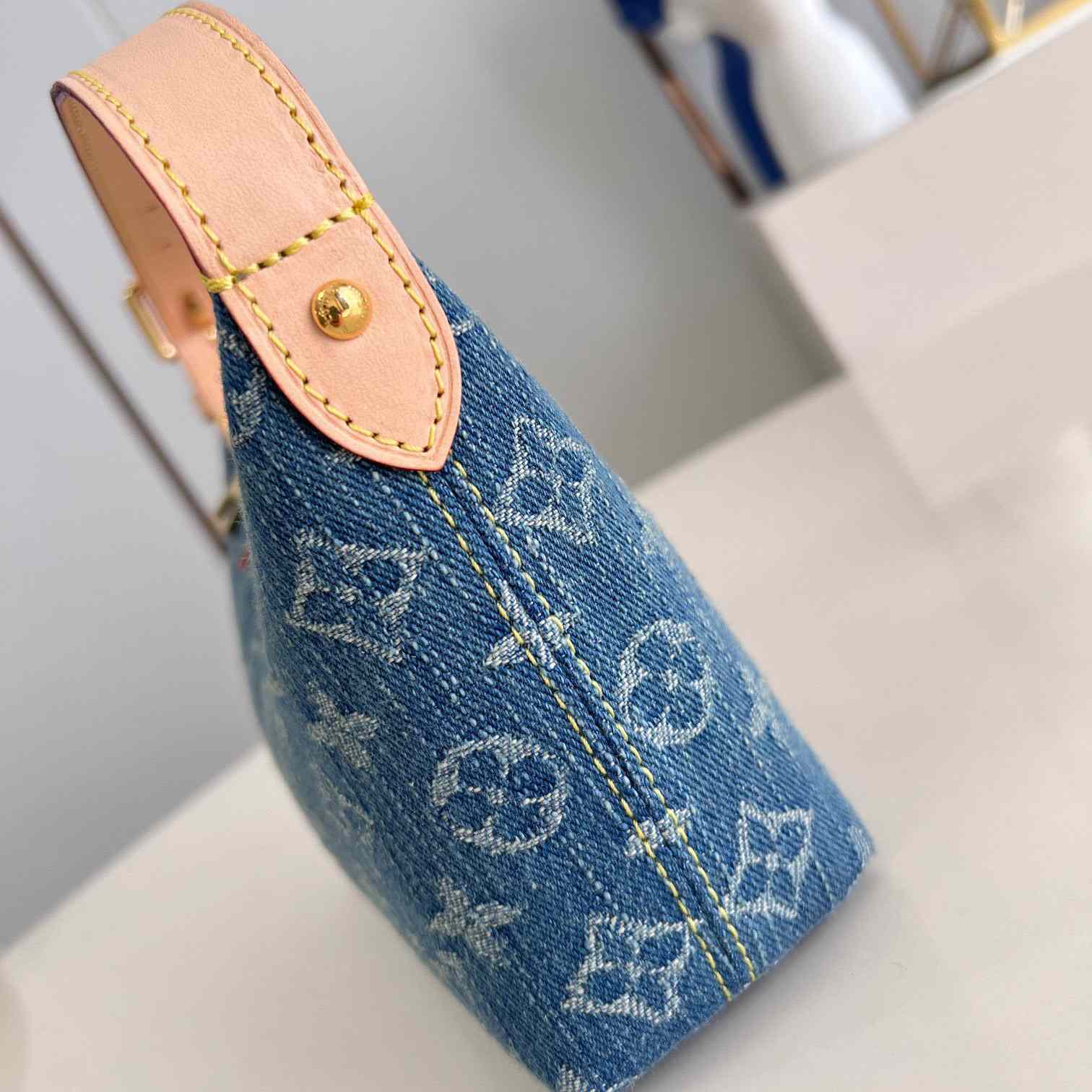 Louis Vuitton Hills Pochette    M82949 - FashionPlug
