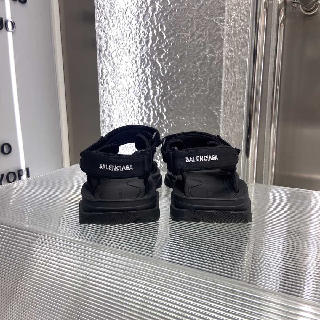 Balenciaga Tourist Sandal In Black - FashionPlug
