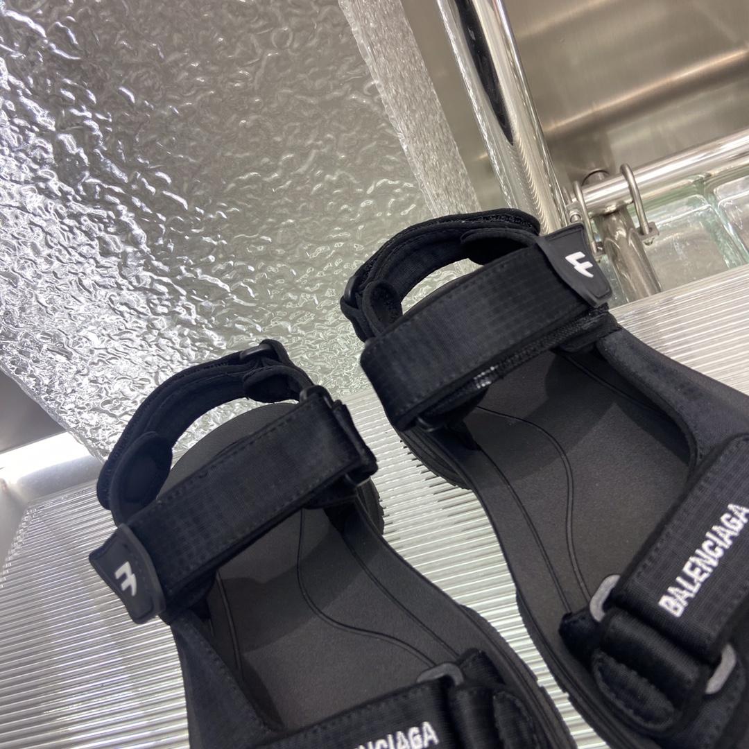 Balenciaga Tourist Sandal In Black - FashionPlug