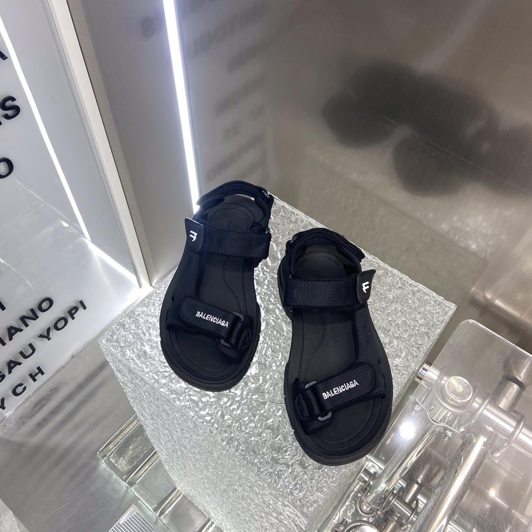 Balenciaga Tourist Sandal In Black - FashionPlug