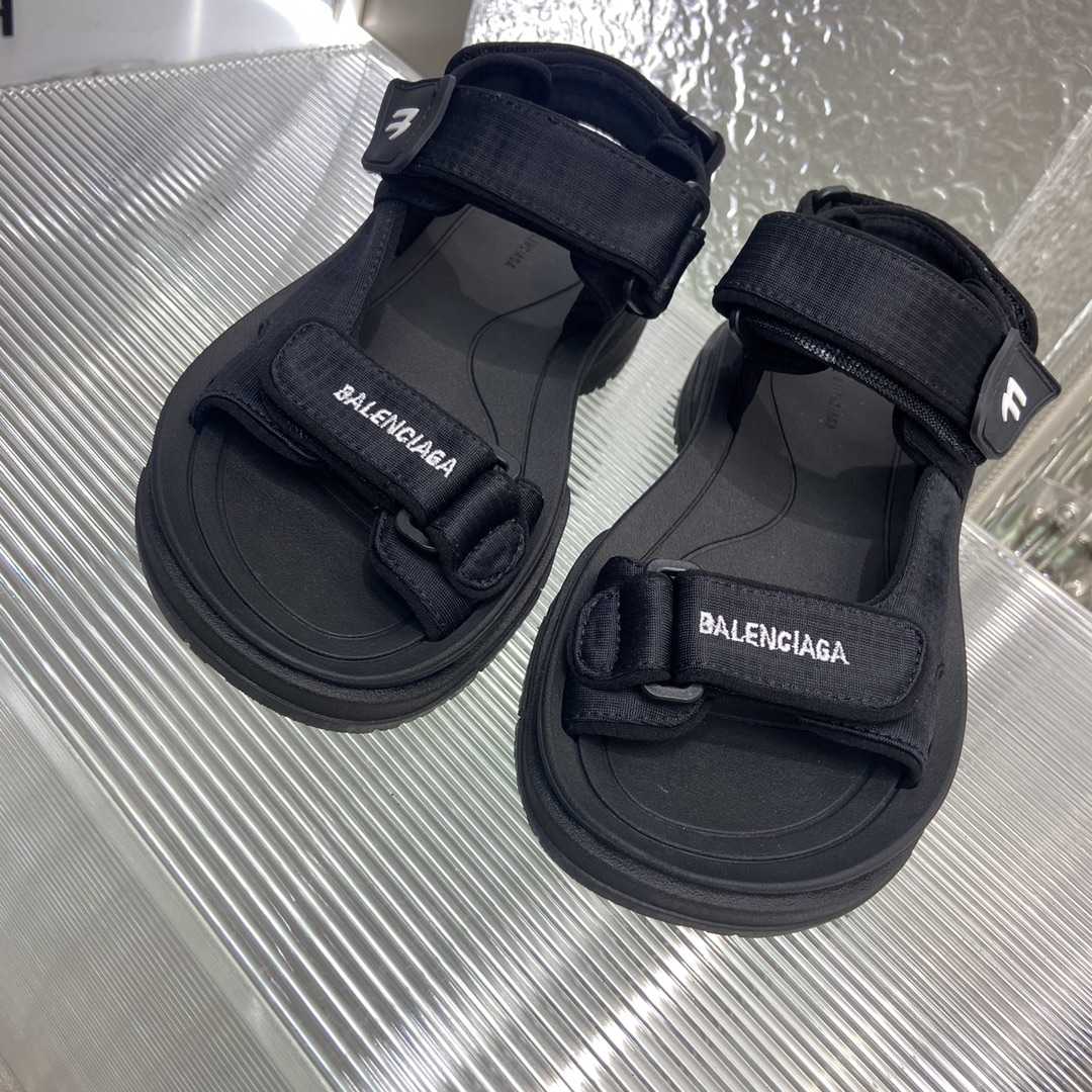 Balenciaga Tourist Sandal In Black - FashionPlug