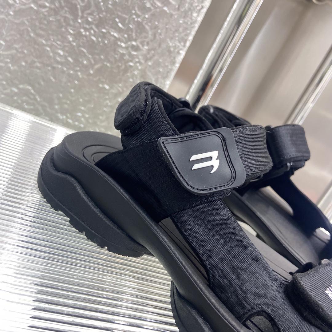 Balenciaga Tourist Sandal In Black - FashionPlug