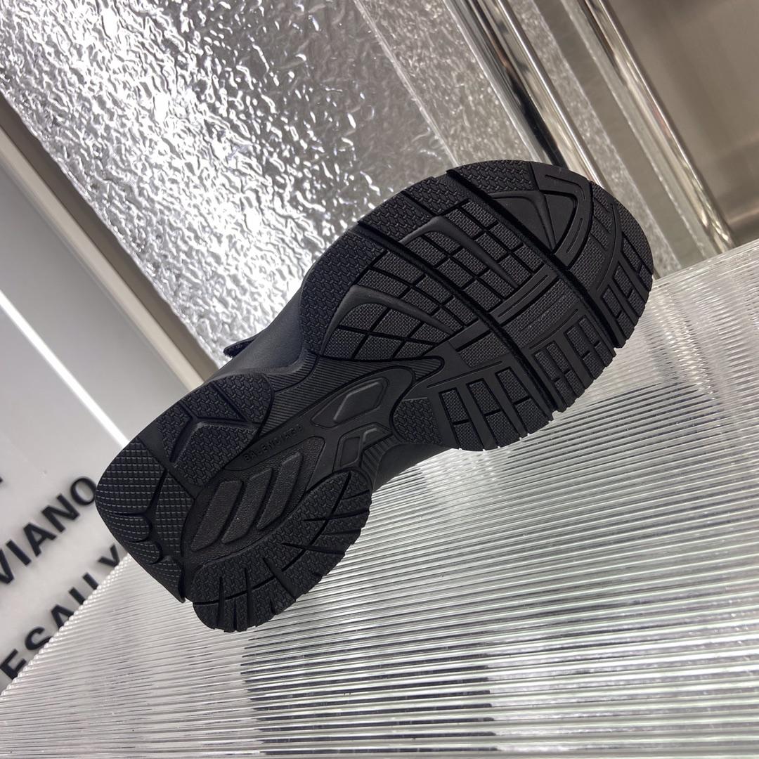 Balenciaga Tourist Sandal In Black - FashionPlug