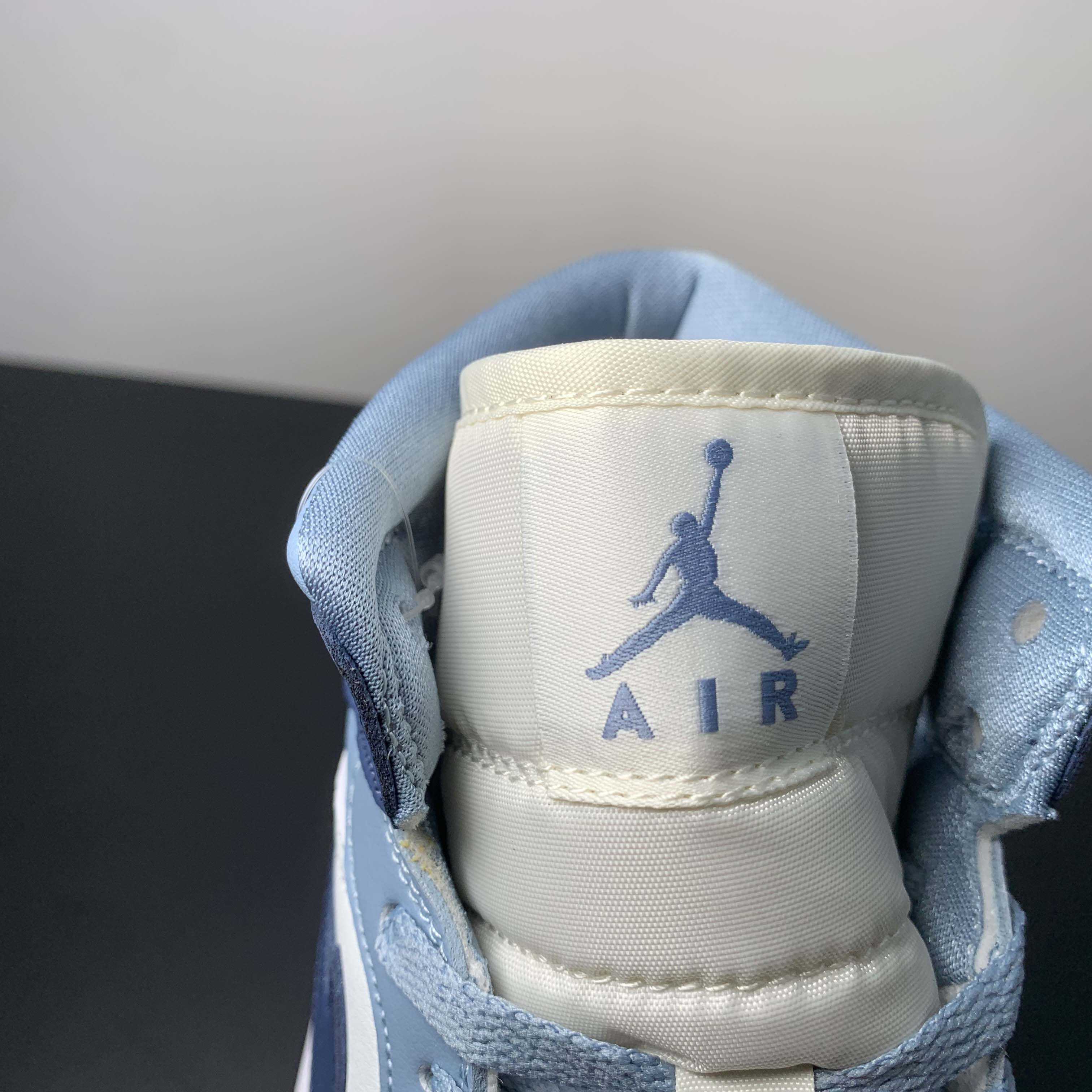 Air Jordan 1 Mid  Sneaker      BQ6472-140 - FashionPlug
