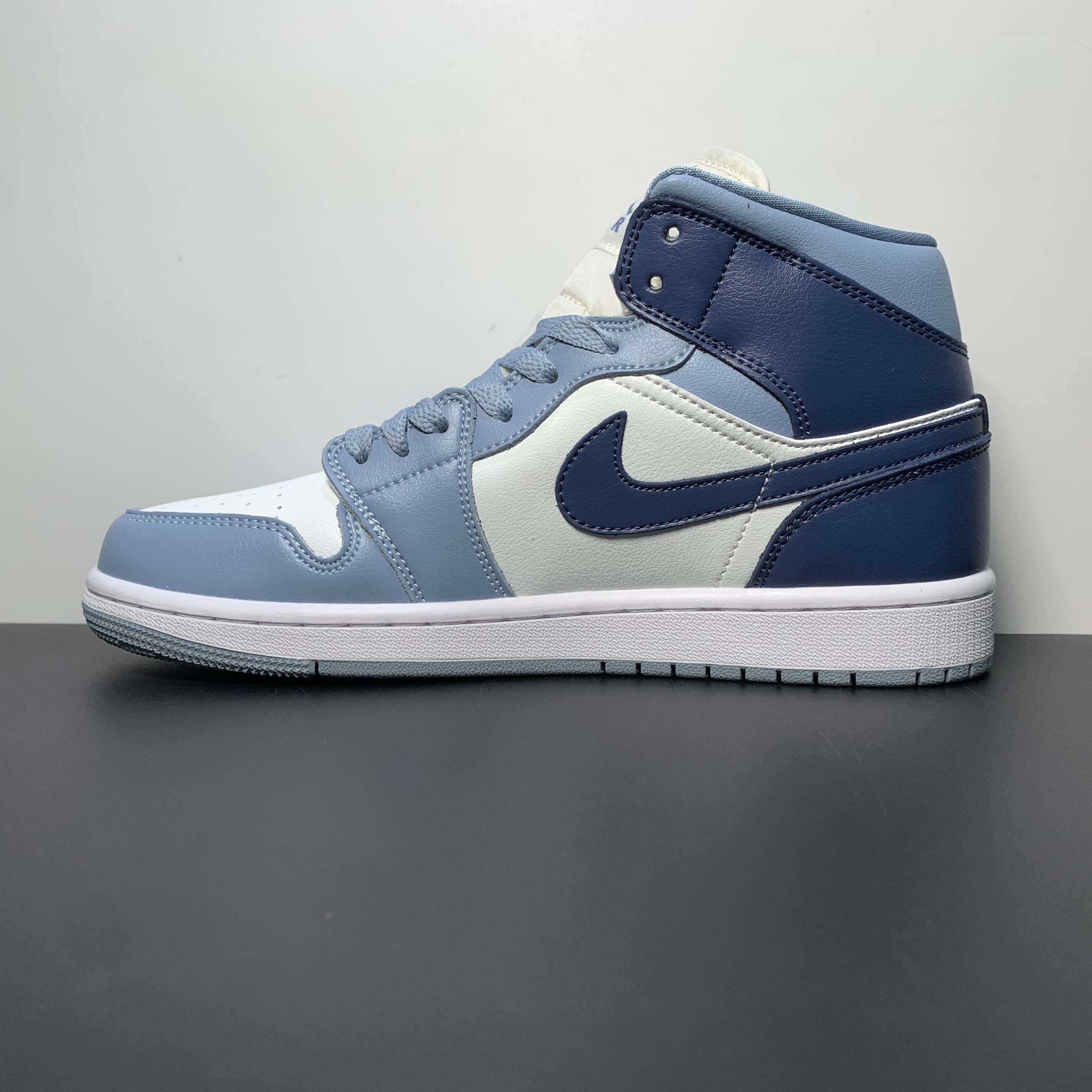 Air Jordan 1 Mid  Sneaker      BQ6472-140 - FashionPlug
