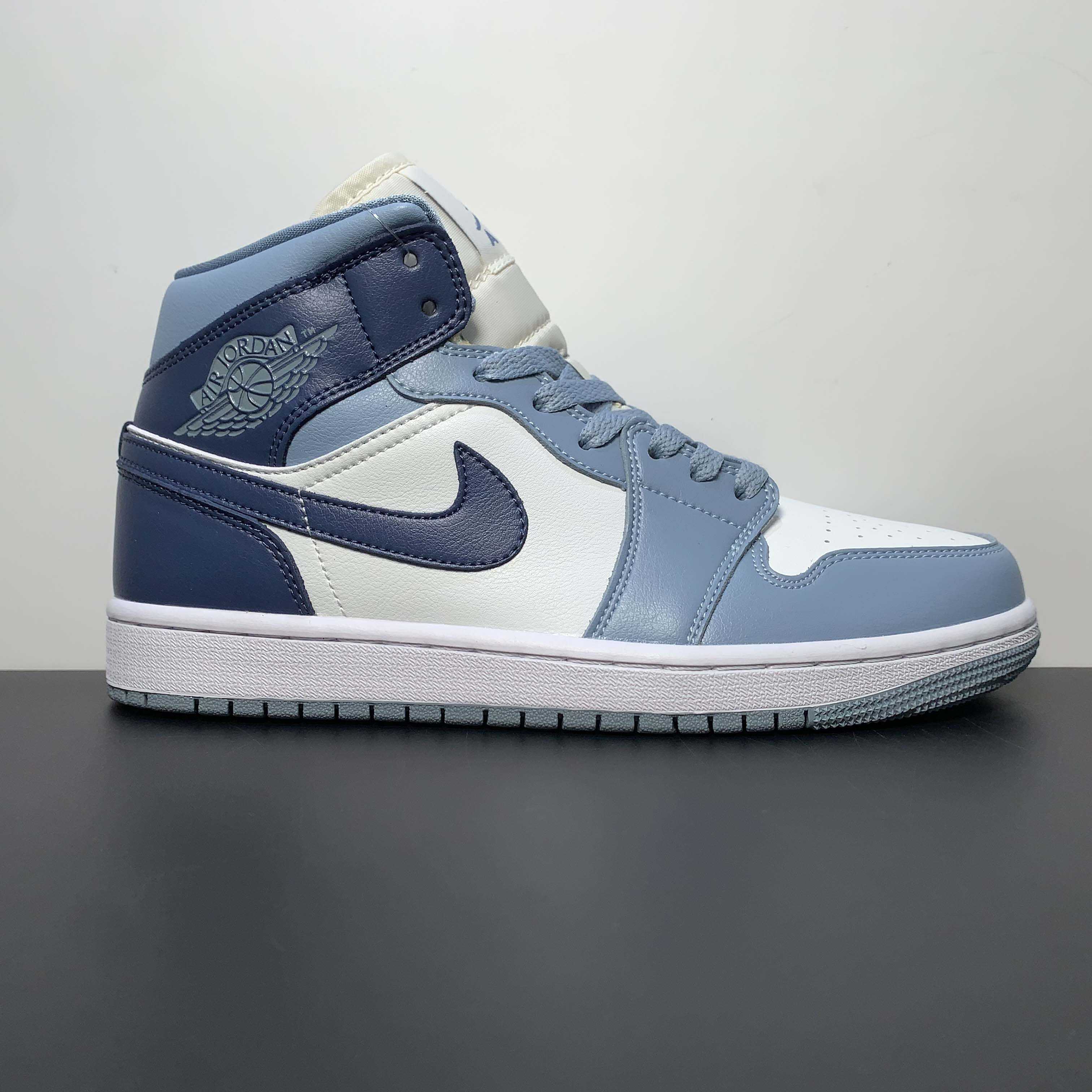 Air Jordan 1 Mid  Sneaker      BQ6472-140 - FashionPlug