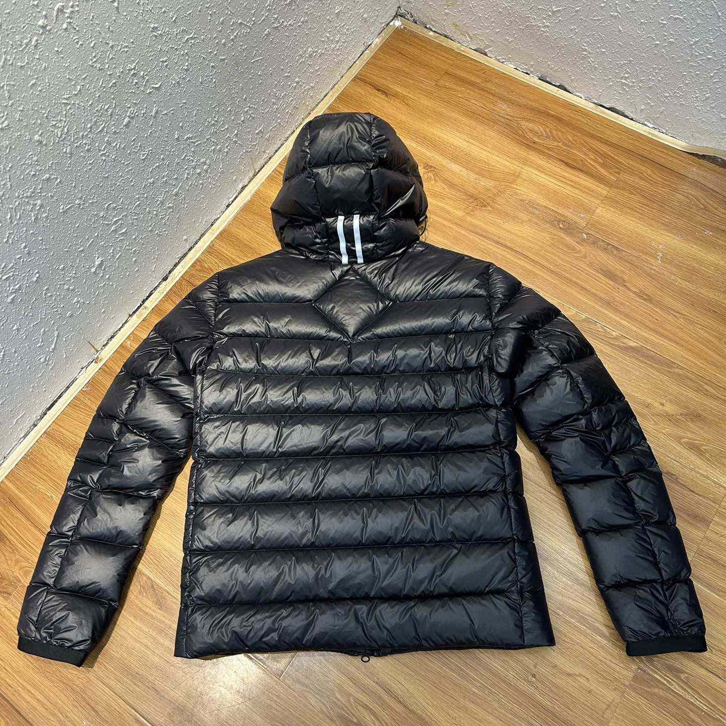 Canada Goose Logo-patch Padded Jacket - FashionPlug